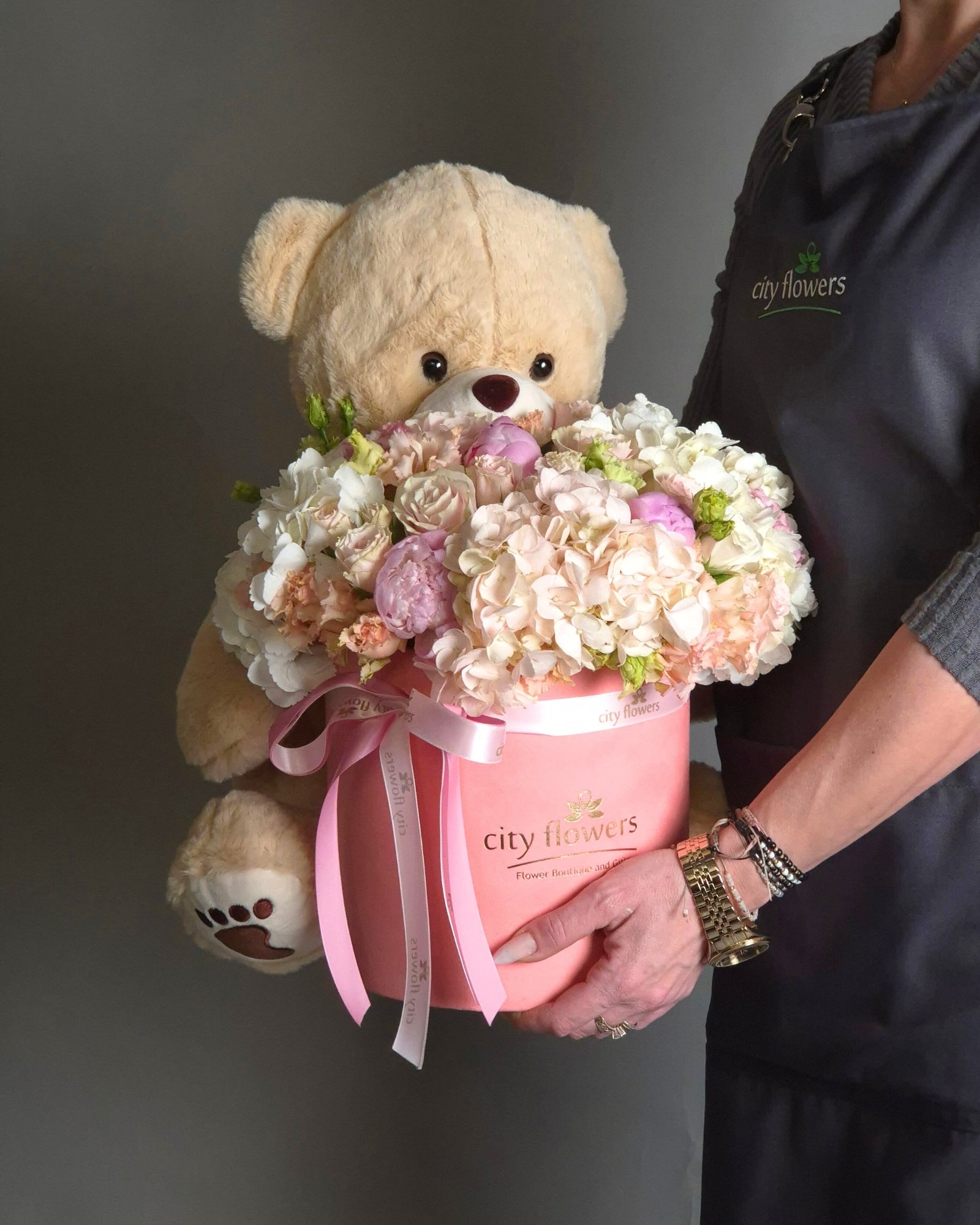 Aranjament Floral "Sweet Hugs"