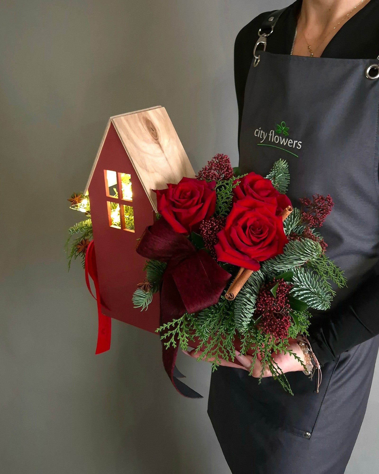 Aranjament Floral de Craciun "Holiday Home"