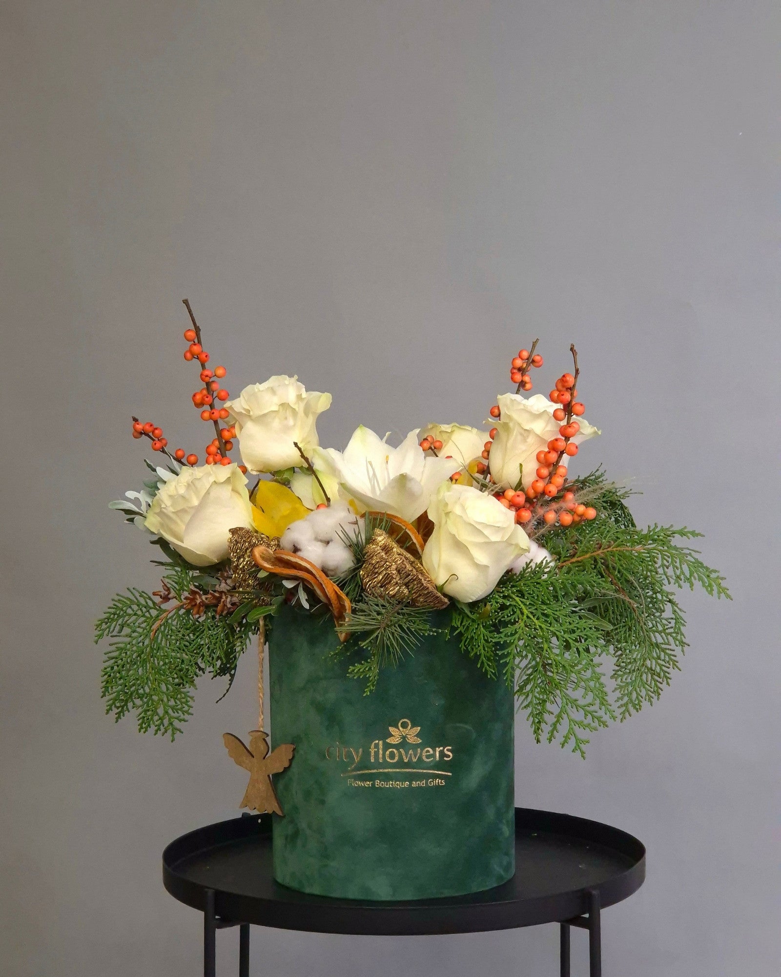 Aranjament Floral de Craciun "Winter Elegance"