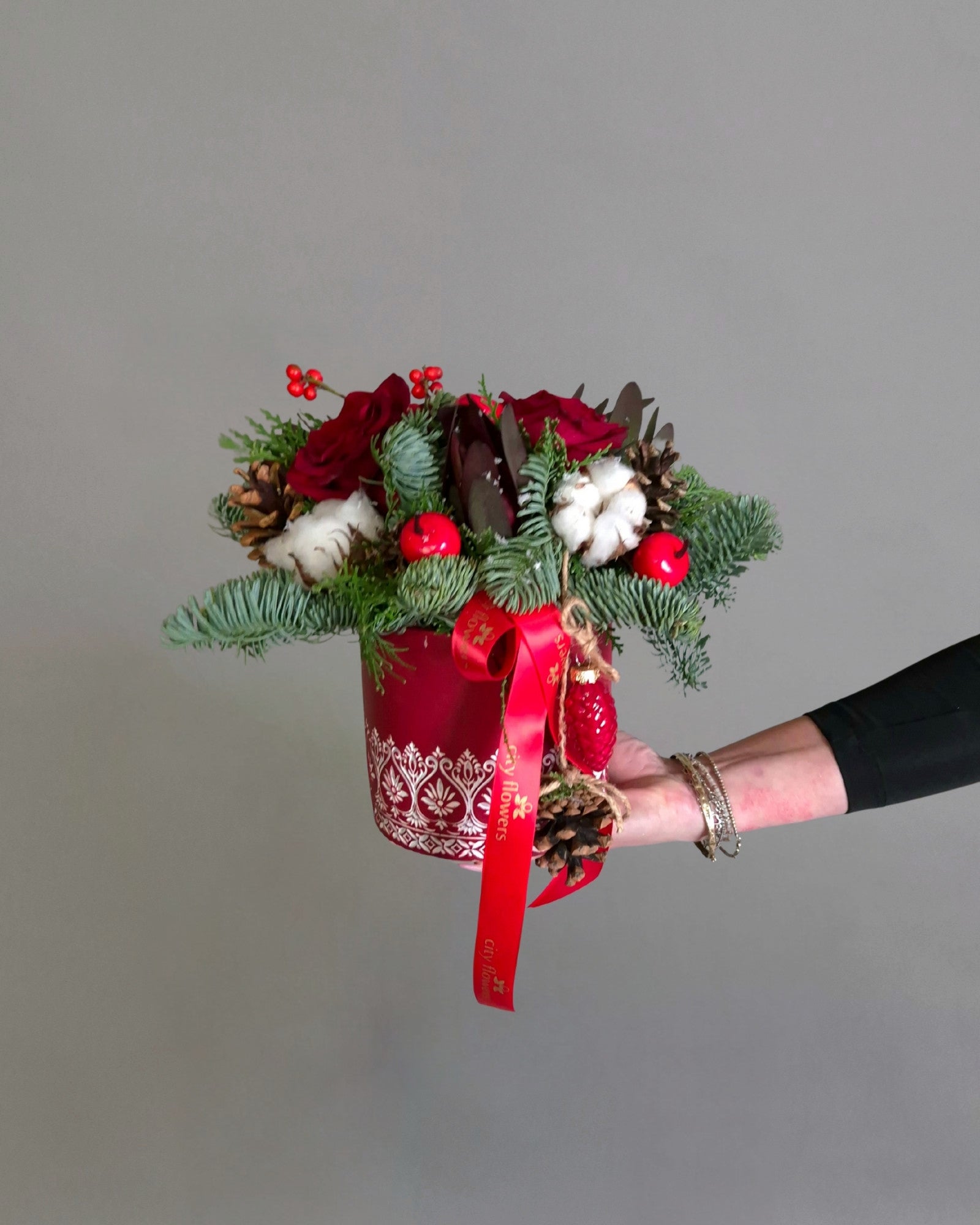 Aranjament Floral de Craciun "Winter Joy"