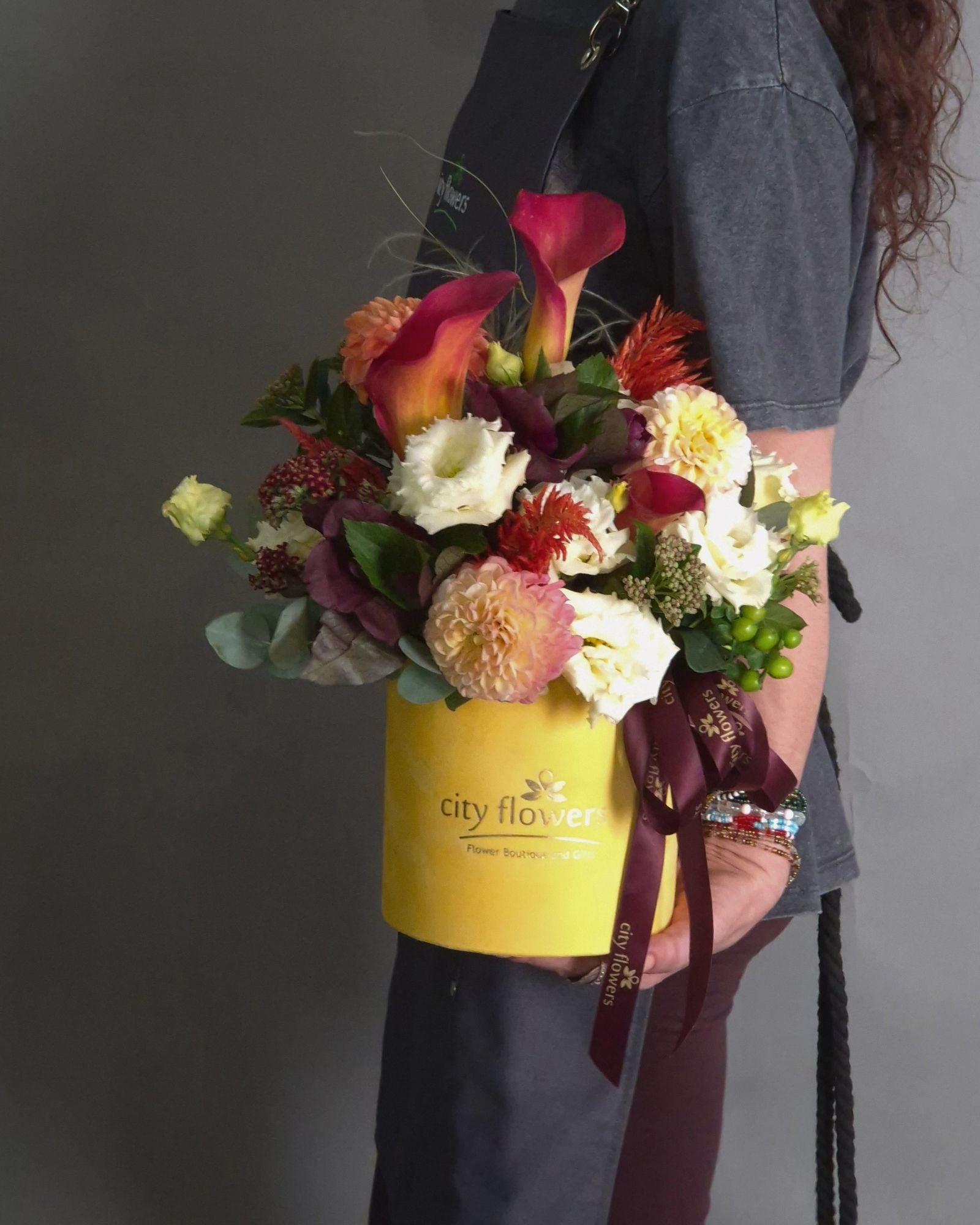 Aranjament Floral in Cutie "Golden Autumn" – Cale si Dalii