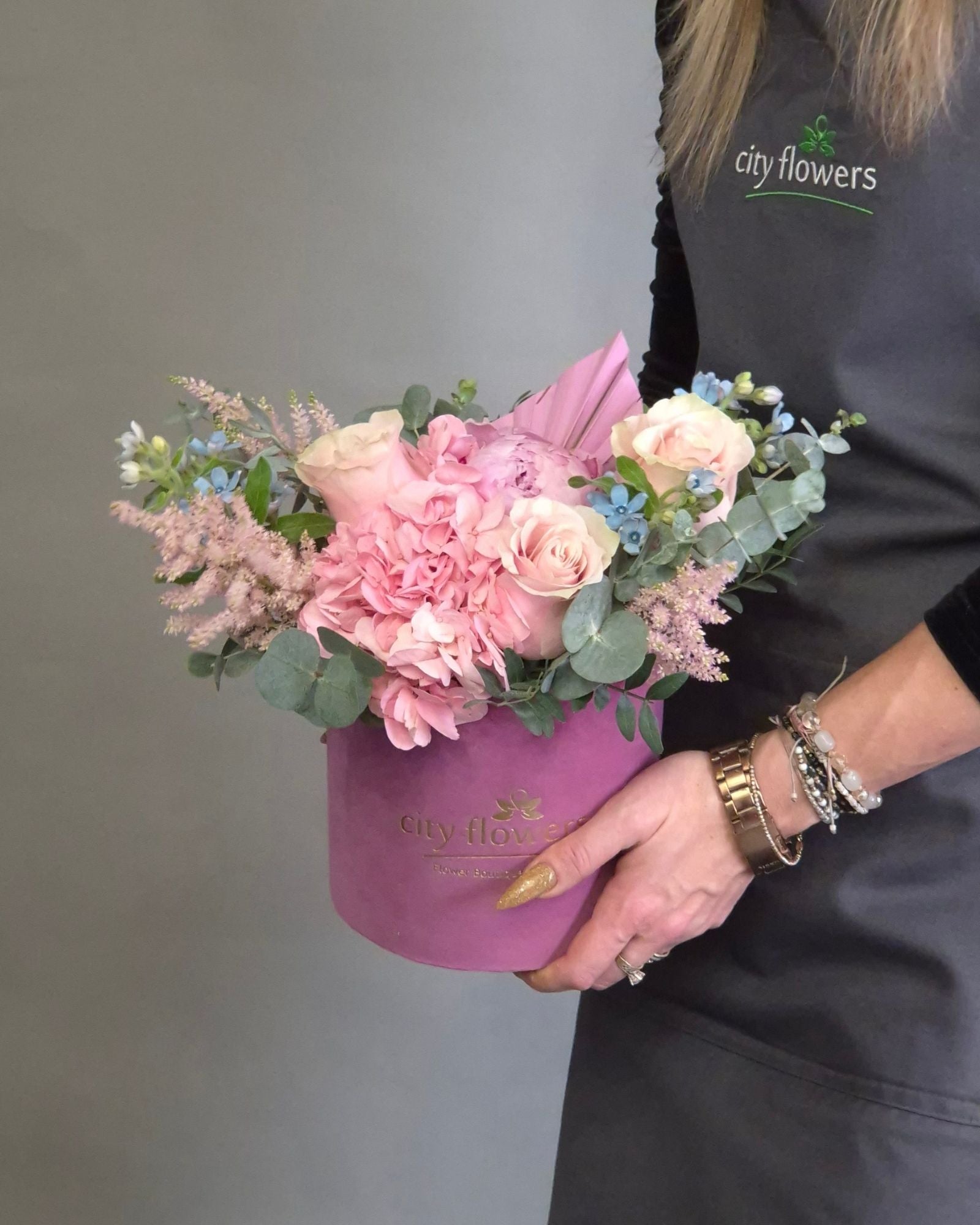 Aranjament Floral in Cutie "Pink & Blue Harmony"