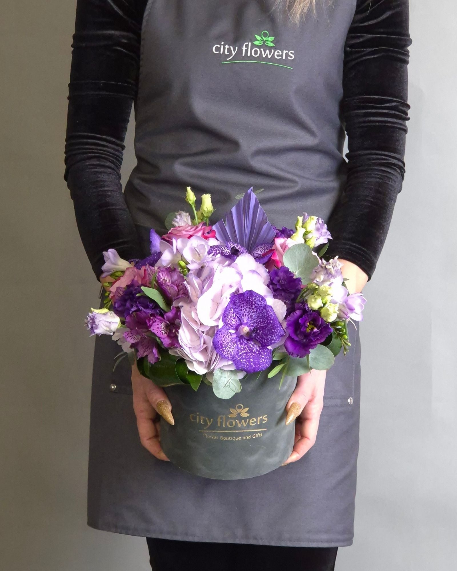 Aranjament Floral in Cutie "Royal Purple"