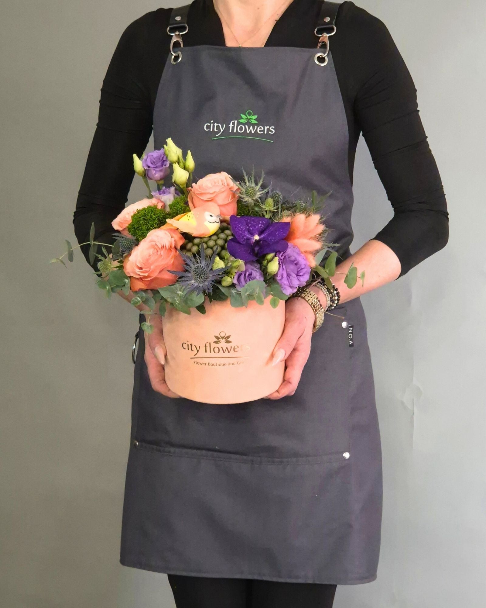 Aranjament Floral in Cutie "Vibrant Harmony"