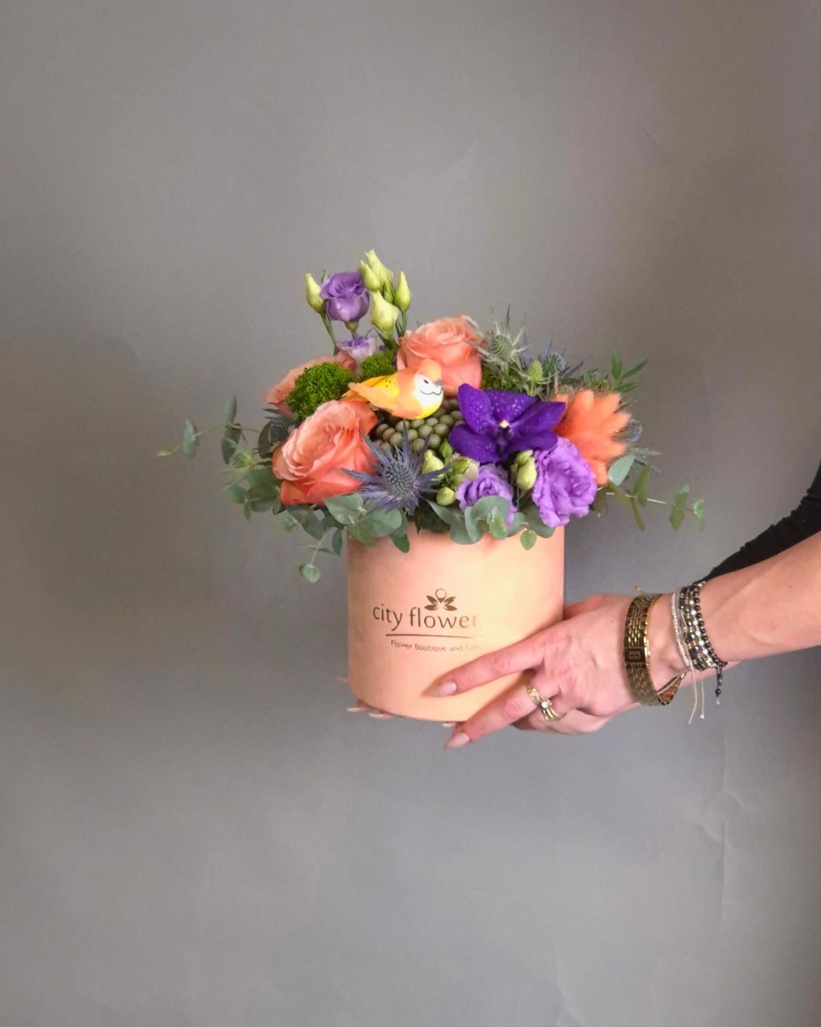 Aranjament Floral in Cutie "Vibrant Harmony"