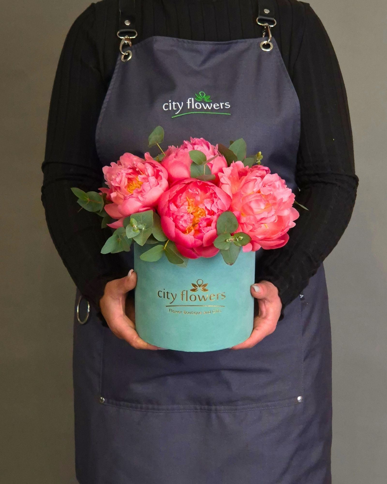 Aranjament Floral in cutie "Coral Dream"