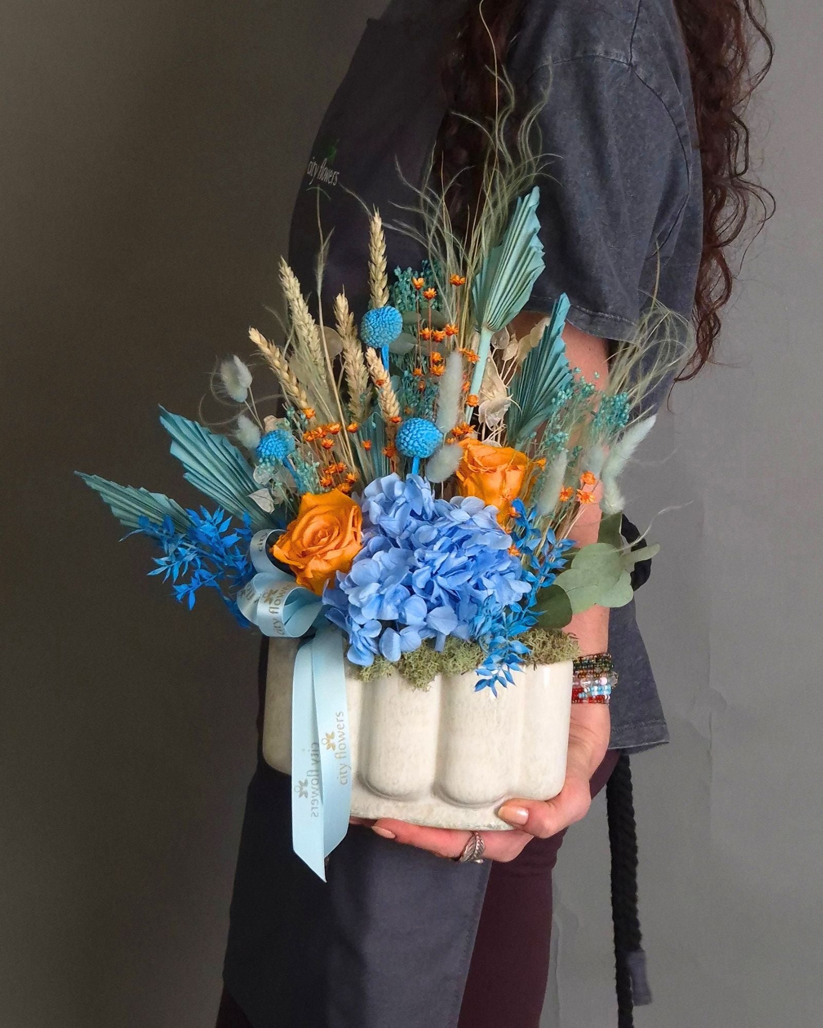 Aranjament "Ocean & Sun" – Flori Uscate si Criogenate in Vas Ceramic