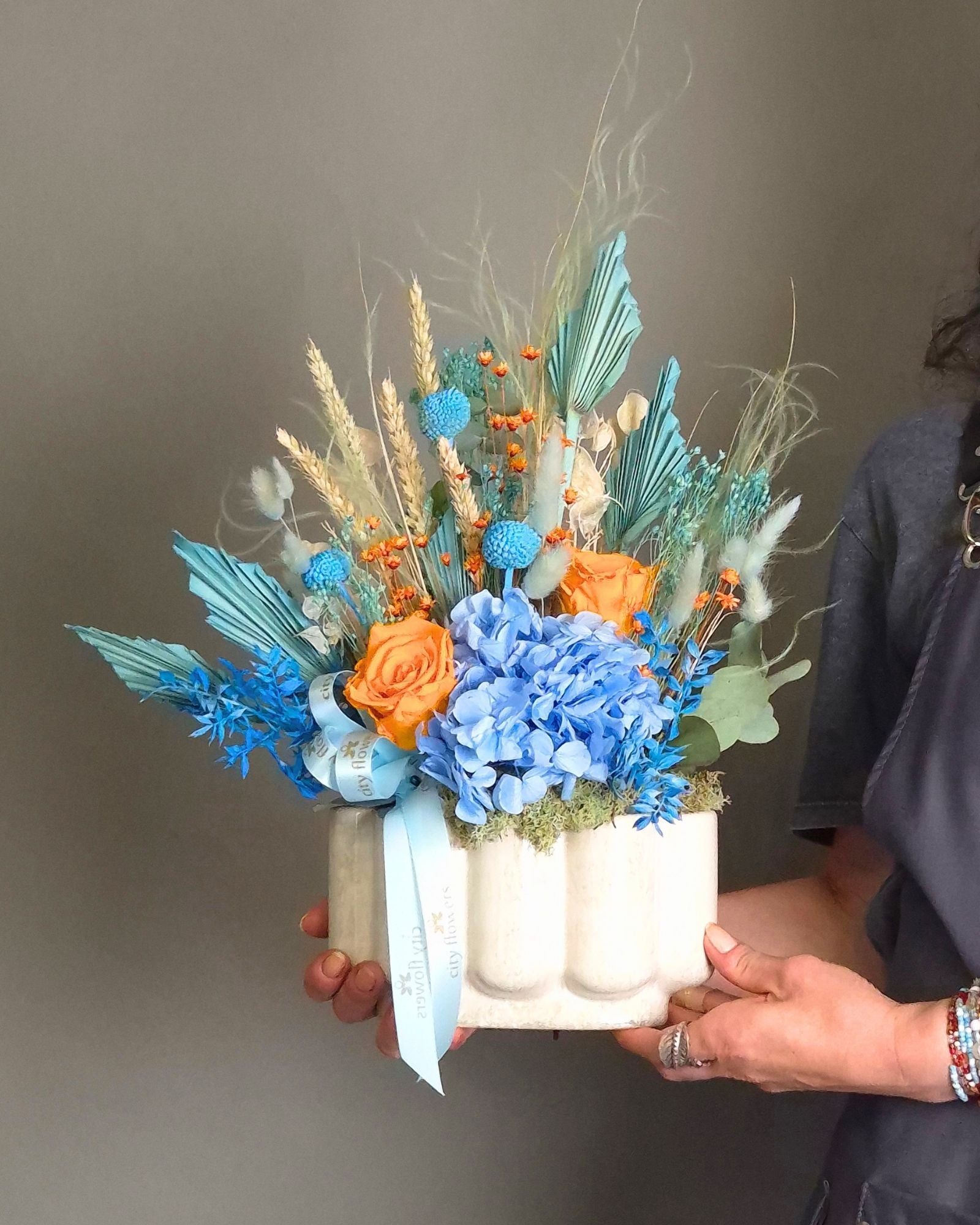 Aranjament "Ocean & Sun" – Flori Uscate si Criogenate in Vas Ceramic
