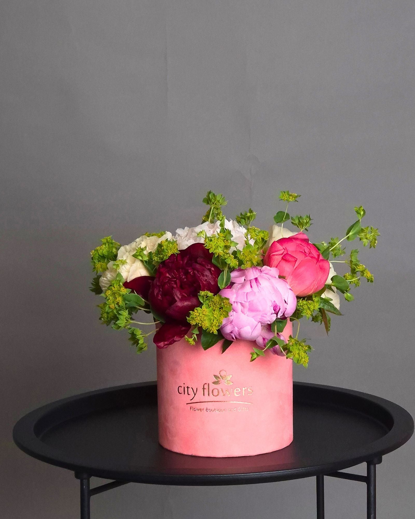 Aranjament floral in cutie "Peony Melody"
