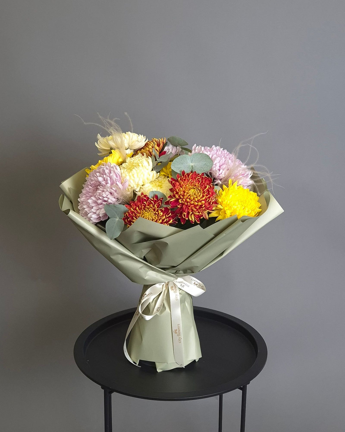 Buchet 13 Crizanteme Multicolore – Eleganta de Toamna