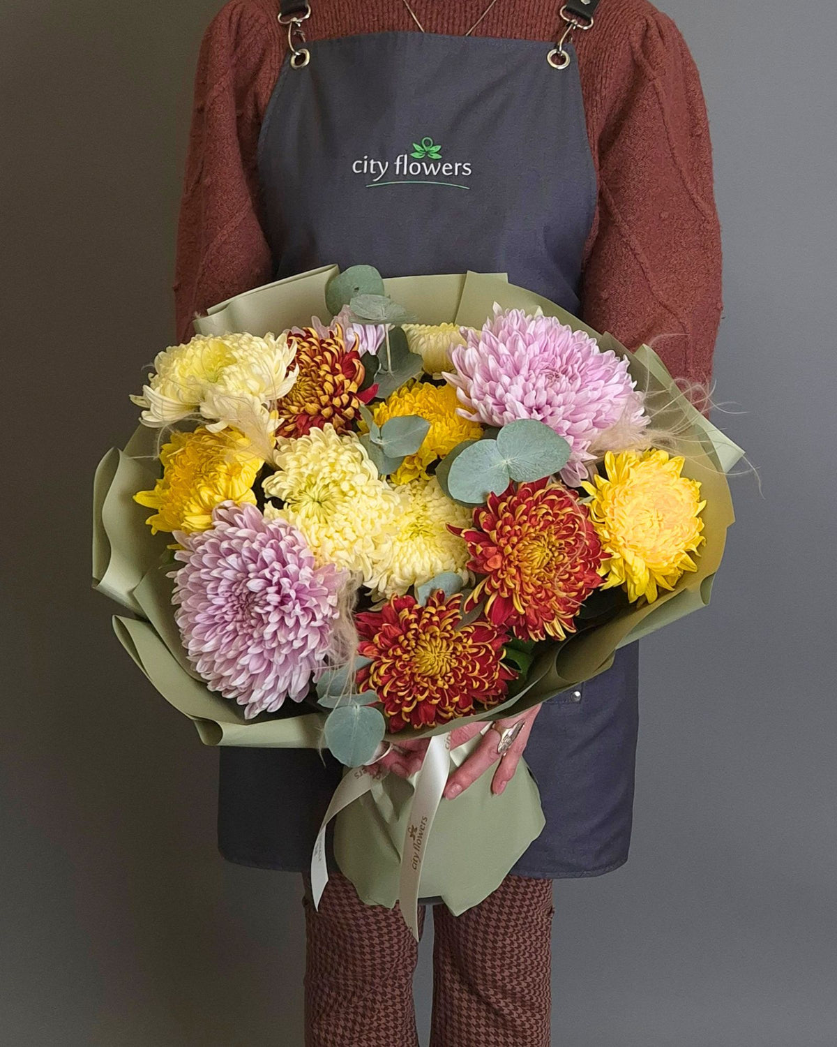 Buchet 13 Crizanteme Multicolore – Eleganta de Toamna
