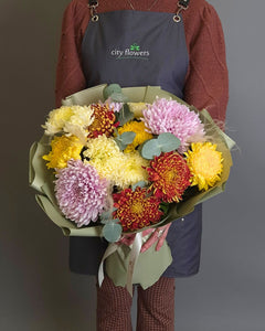 Buchet 13 Crizanteme Multicolore – Eleganta de Toamna