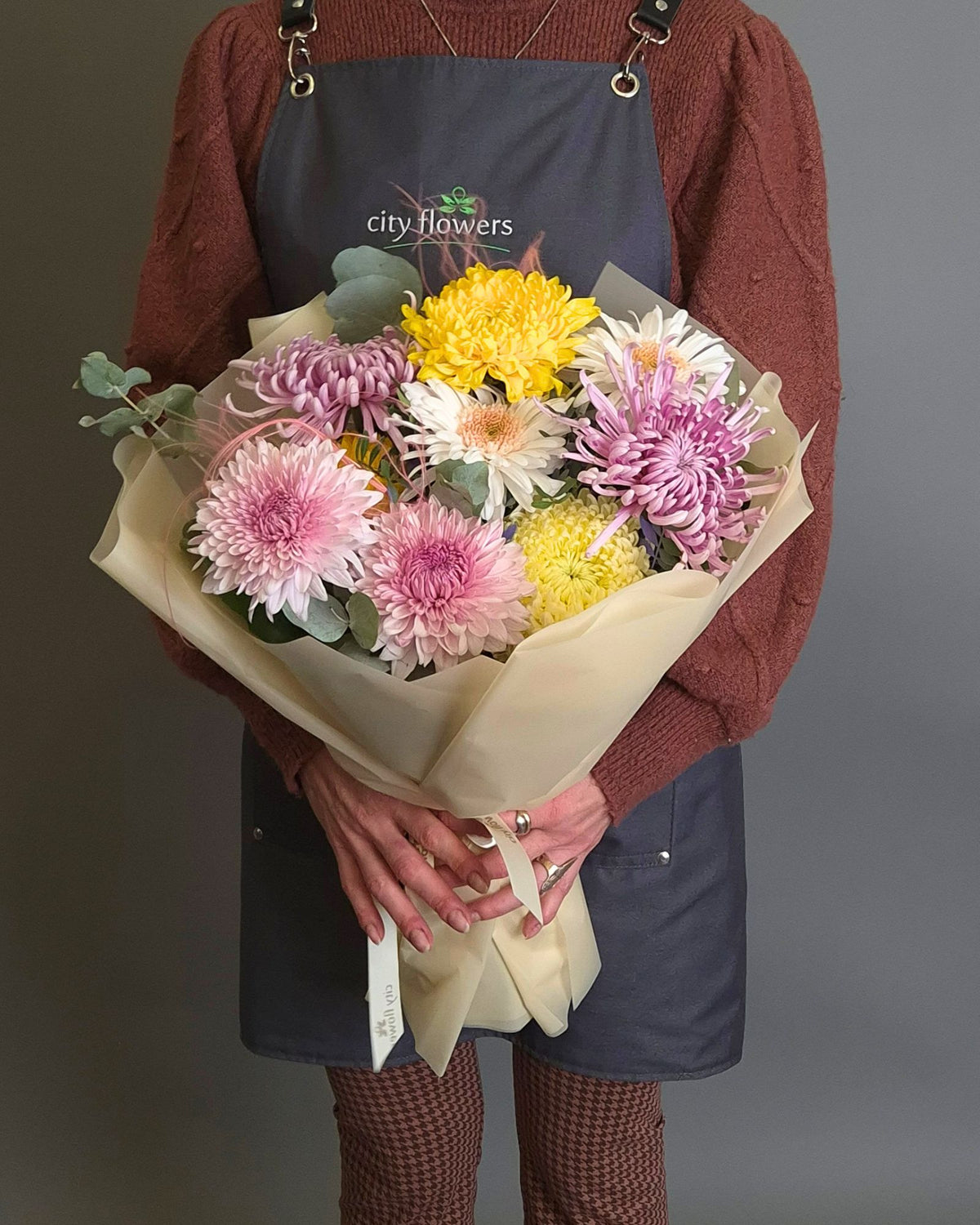 Buchet 9 Crizanteme Multicolore – Veselie si Culoare