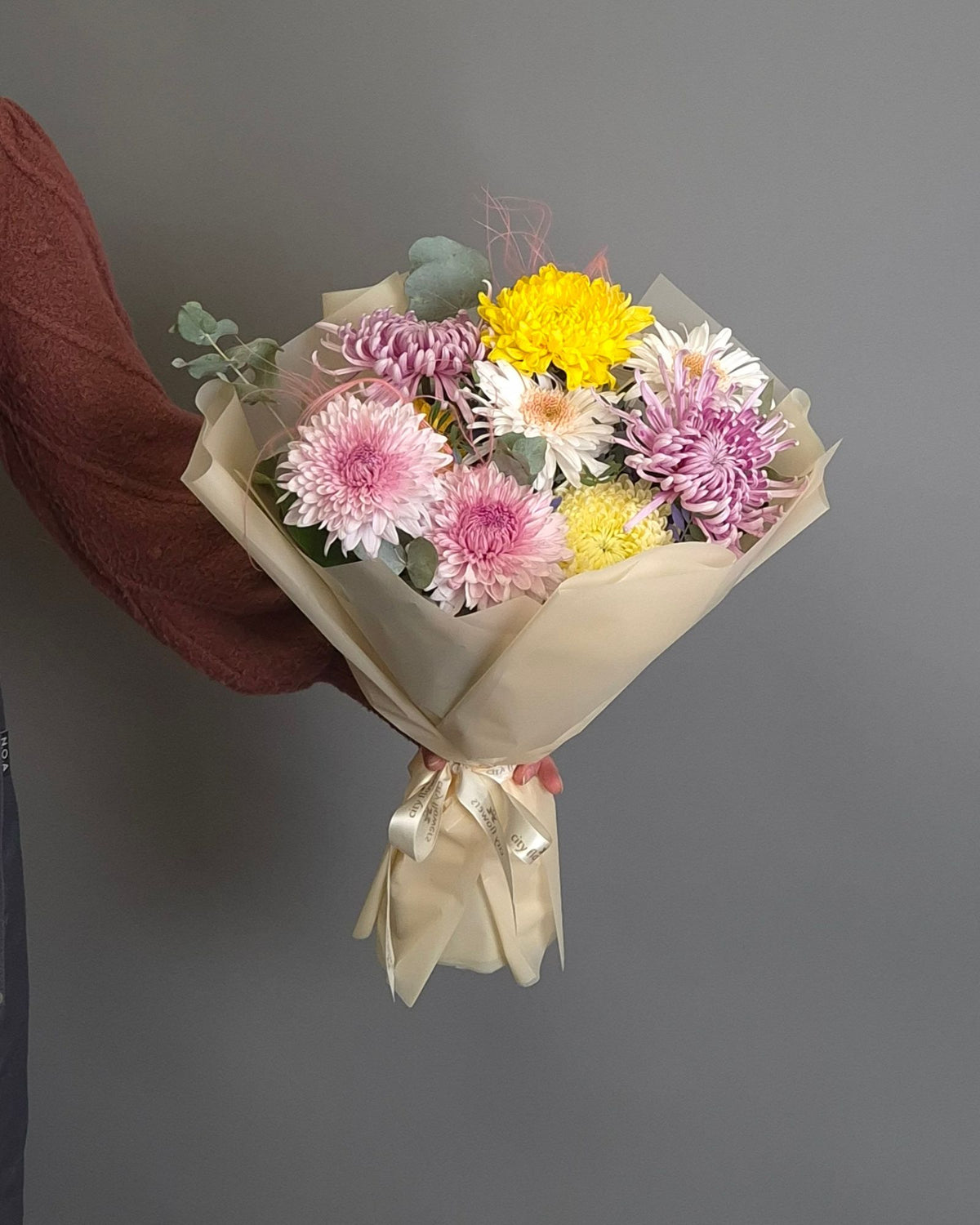 Buchet 9 Crizanteme Multicolore – Veselie si Culoare