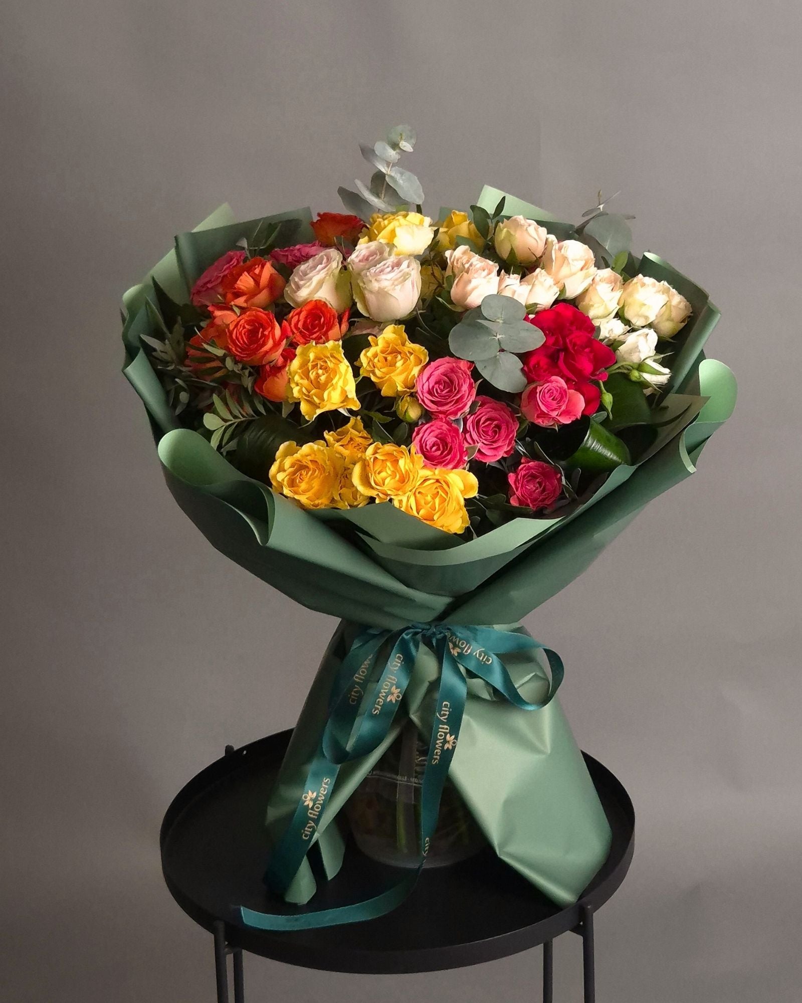 Buchet Flori 11 minitrandafiri multicolori