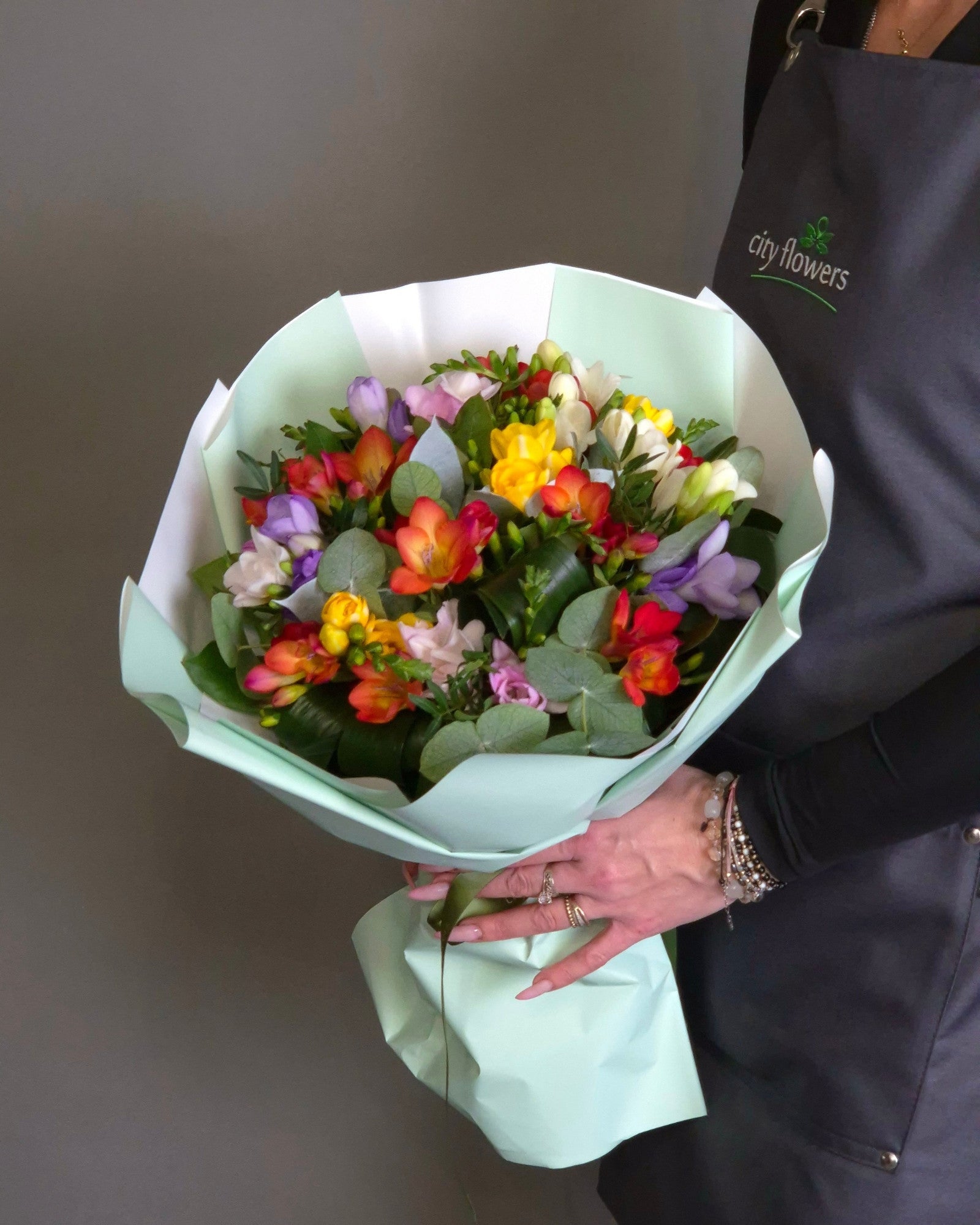 Buchet Flori 25 Frezii Multicolore Parfumate