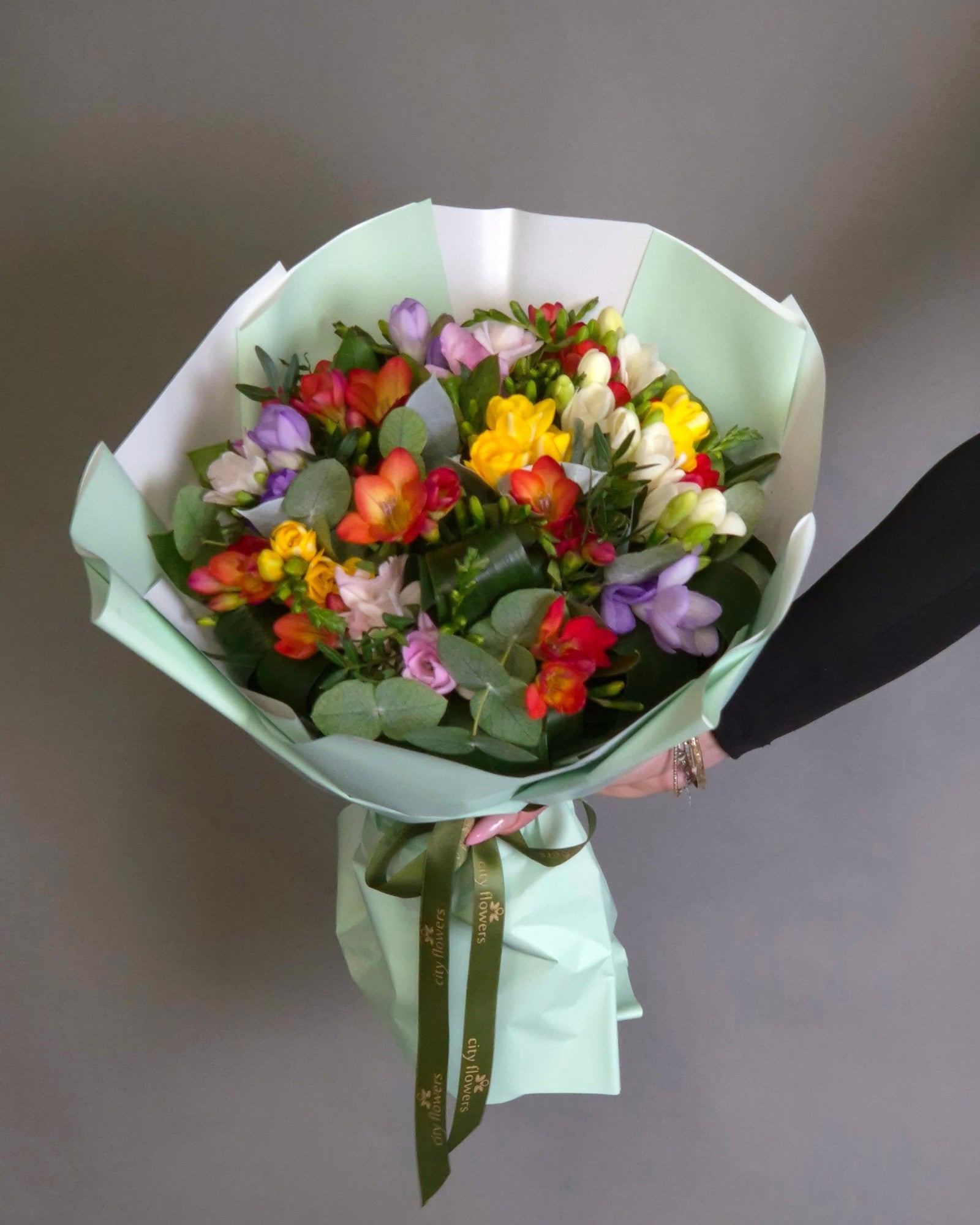 Buchet Flori 25 Frezii Multicolore Parfumate