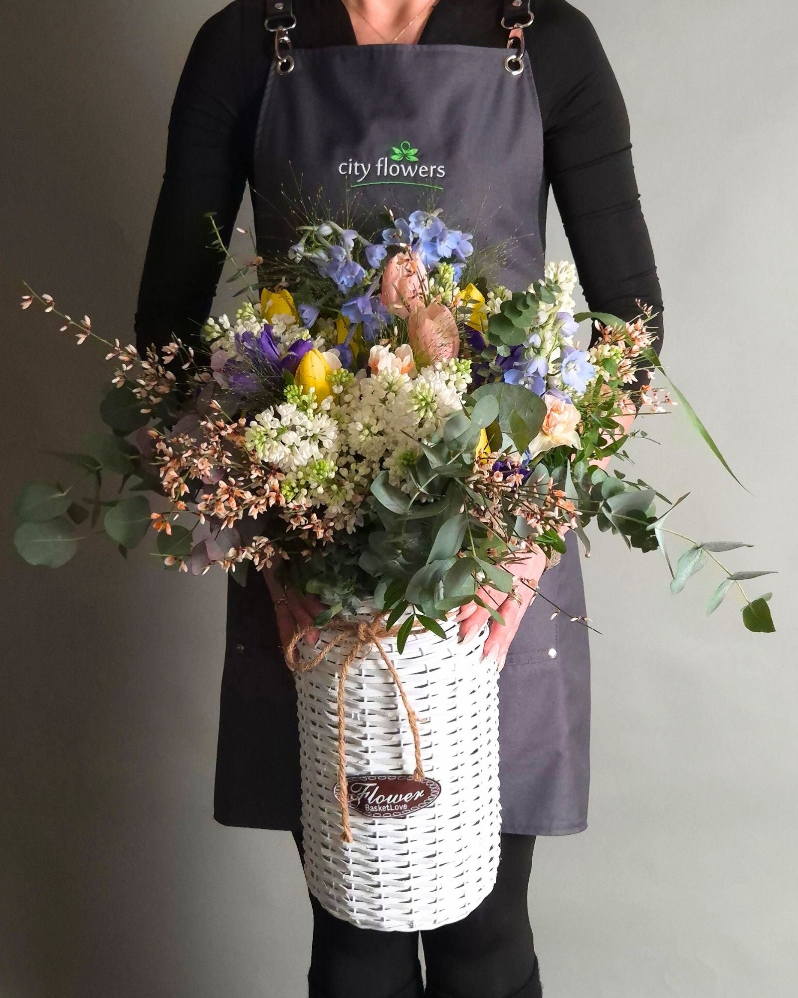 Buchet Flori in Vaza "Spring Grandeur"