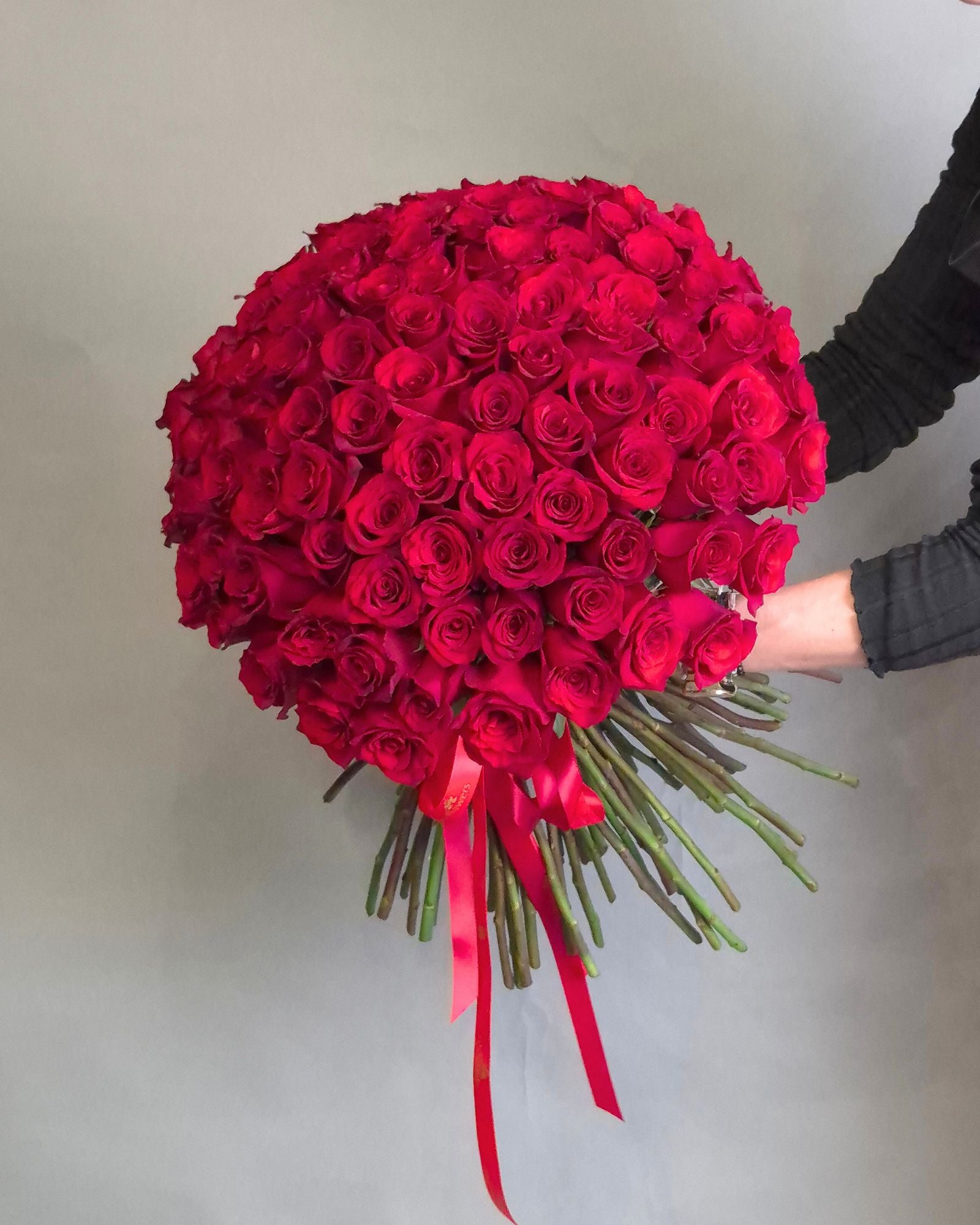 Buchet "Grand Amour" – 101 Trandafiri Rosii