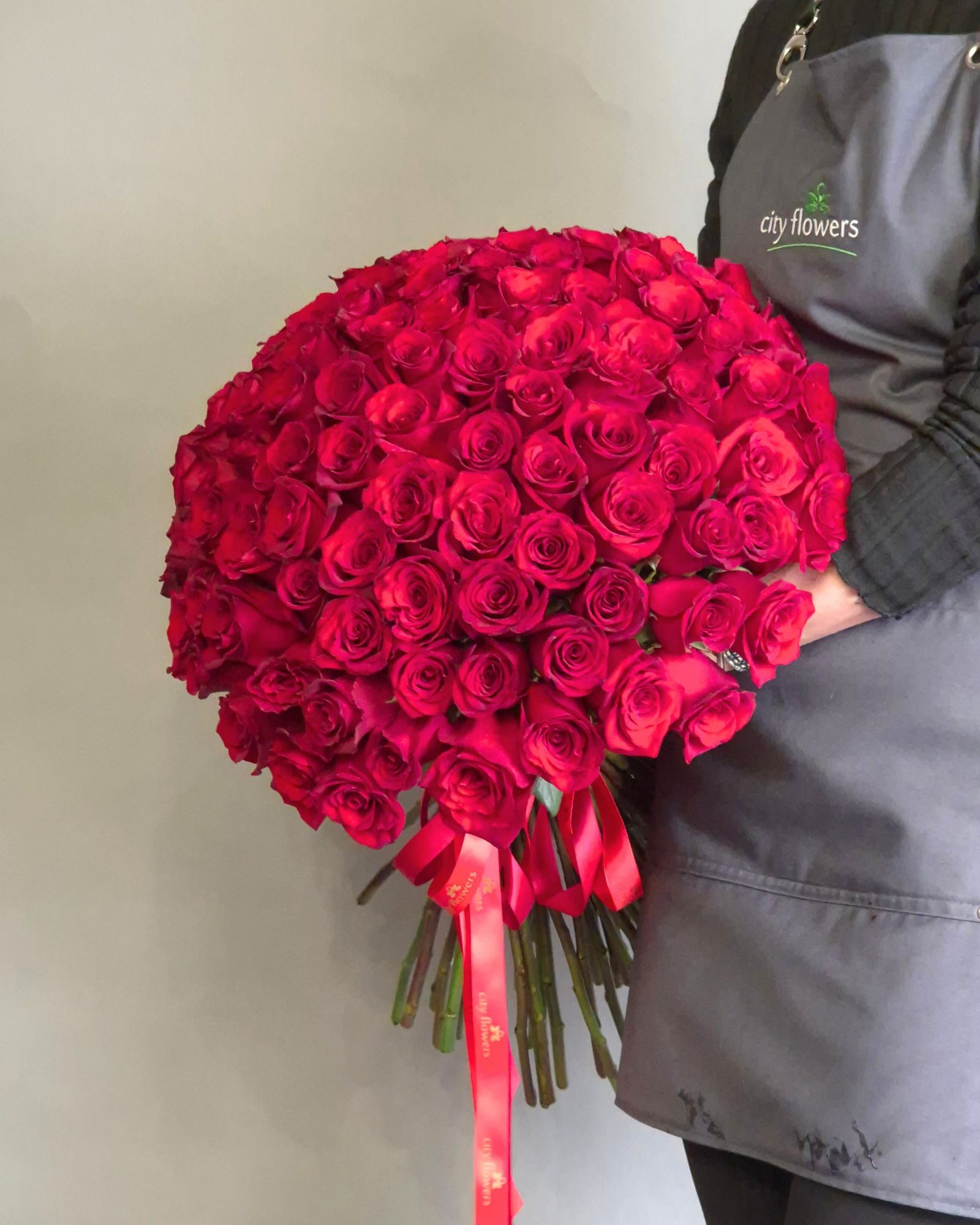 Buchet "Grand Amour" – 101 Trandafiri Rosii