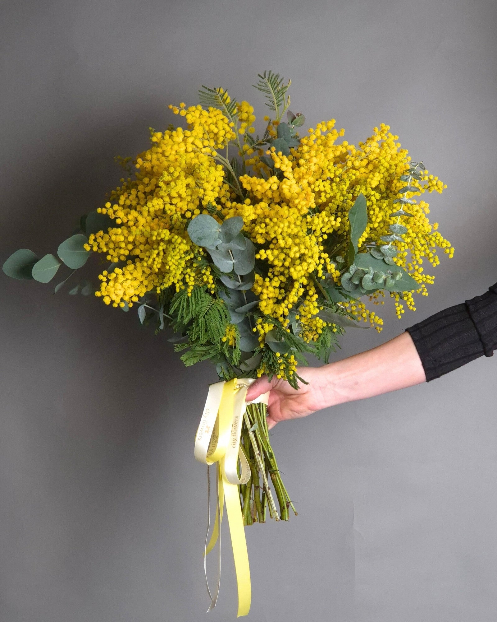 Buchet "Pure Sunshine" – 5 Fire Mimosa