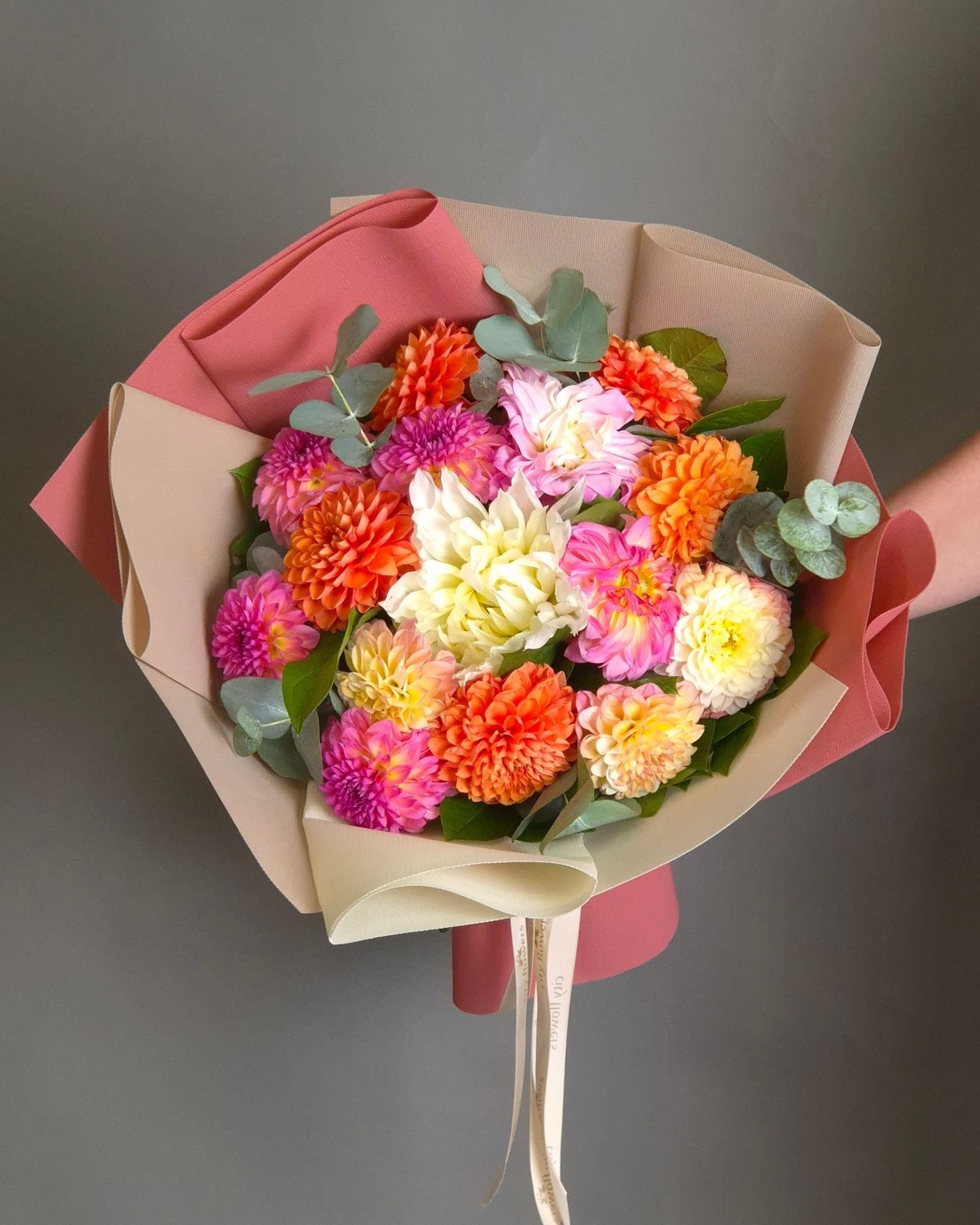 Buchet de flori "Colorful Joy" – 15 Dalii Mix