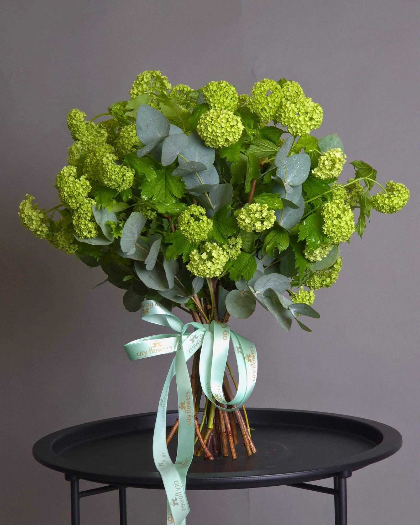 Buchet de Flori "Green Snowball"