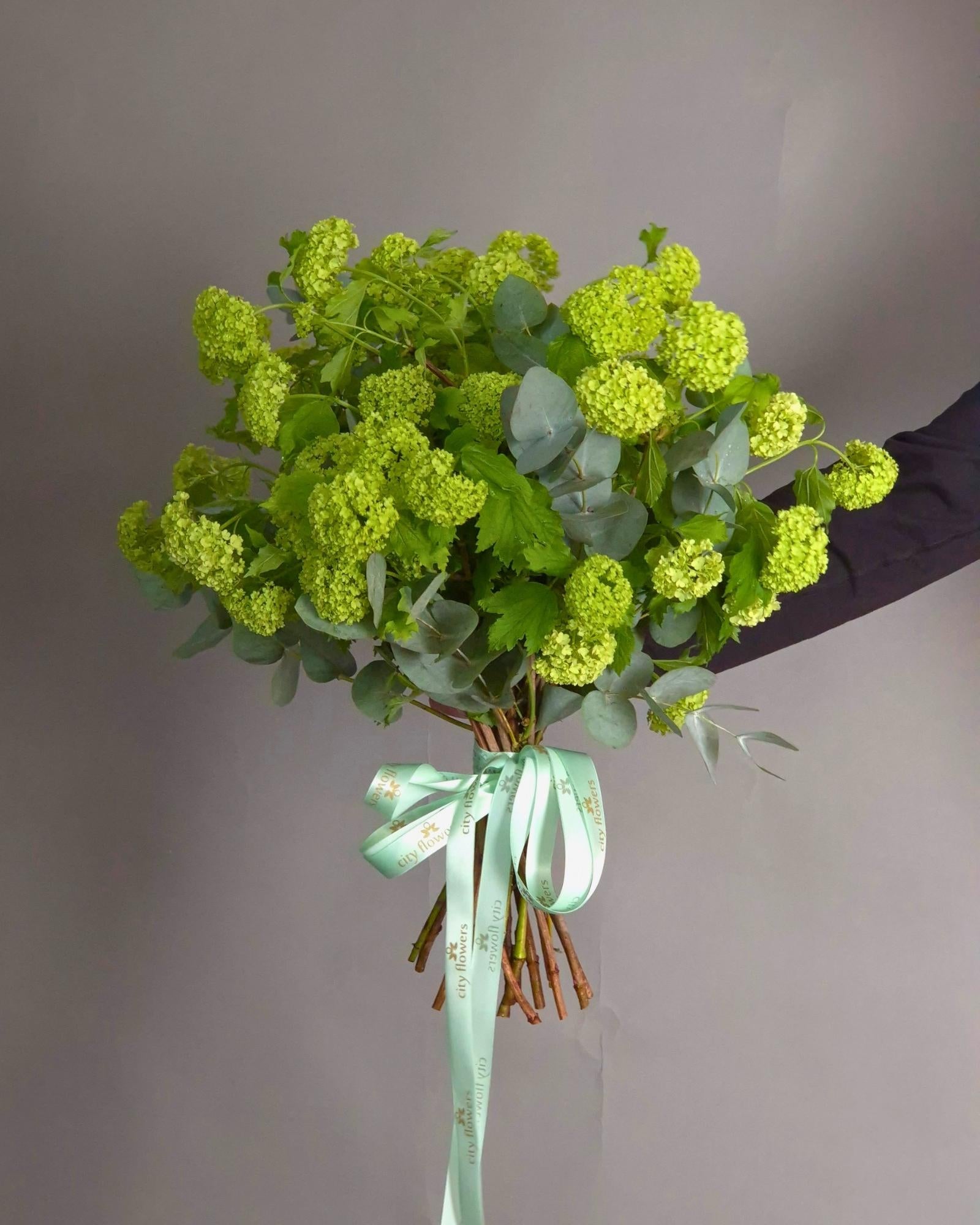 Buchet de Flori "Green Snowball"