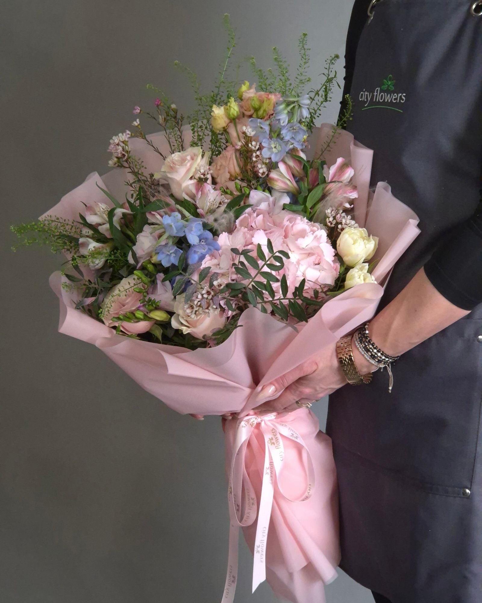 Buchet de flori "Pink Serenity"