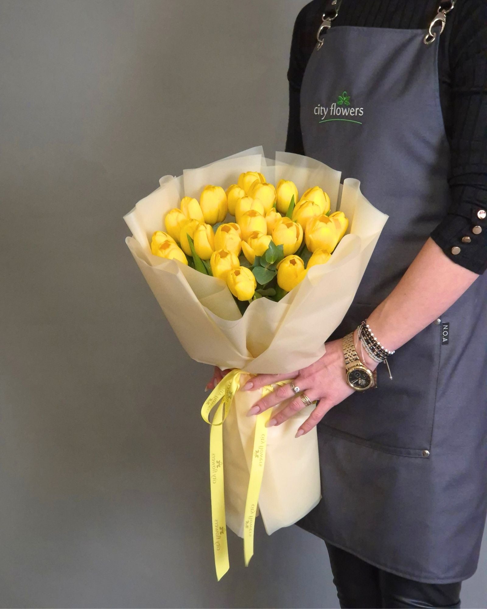 Buchet de flori 25 lalele galbene