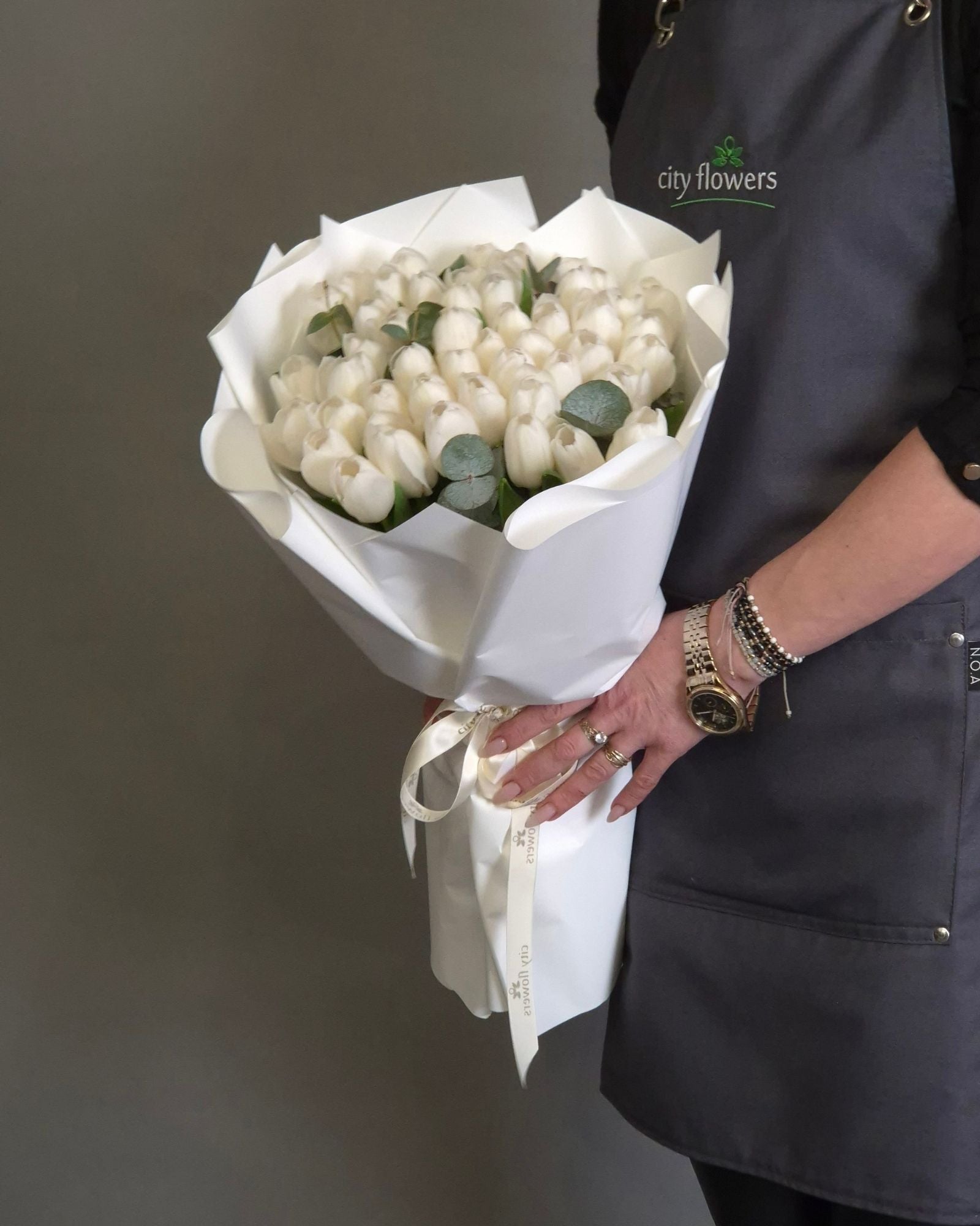 Buchet de flori 49 lalele albe