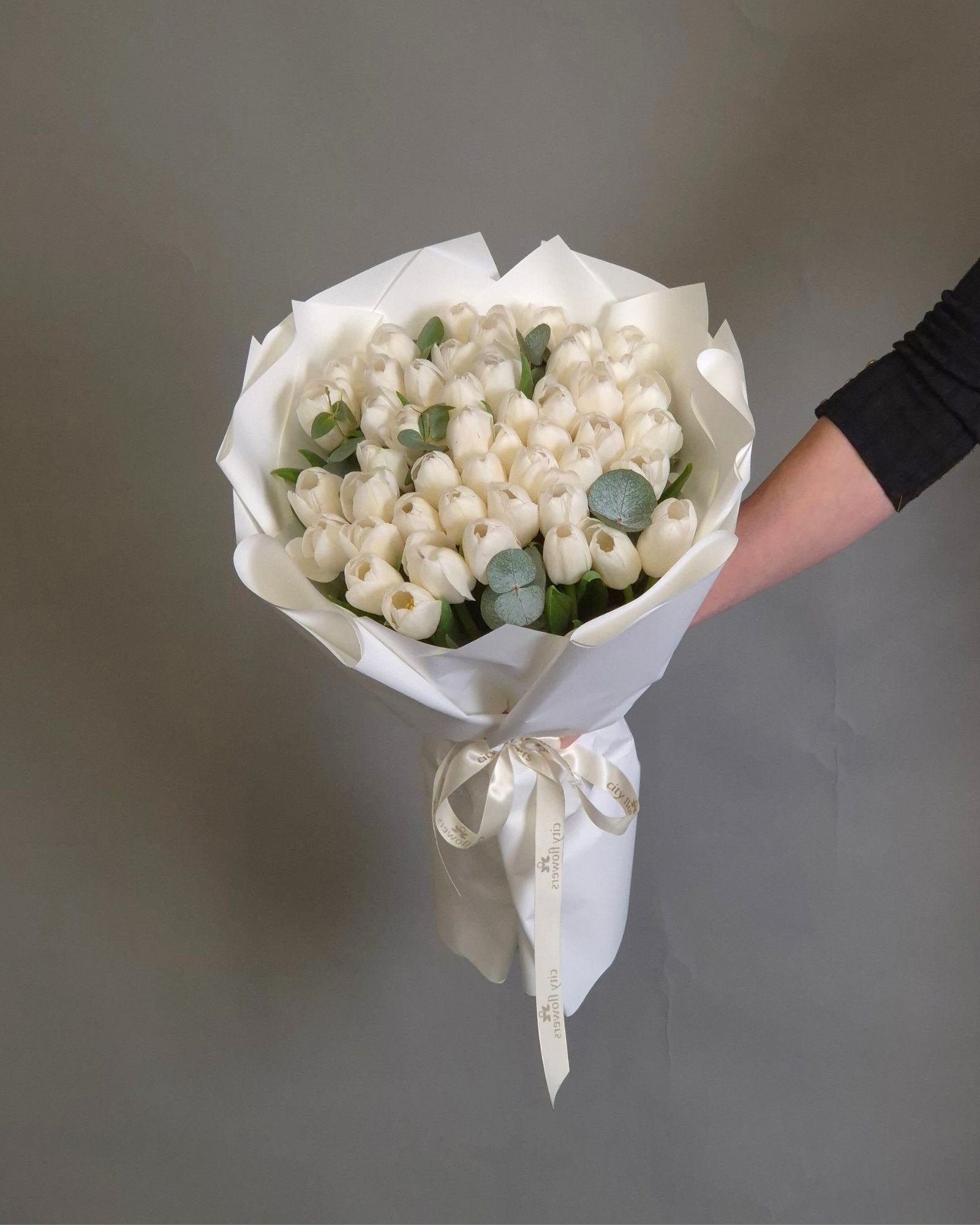 Buchet de flori 49 lalele albe