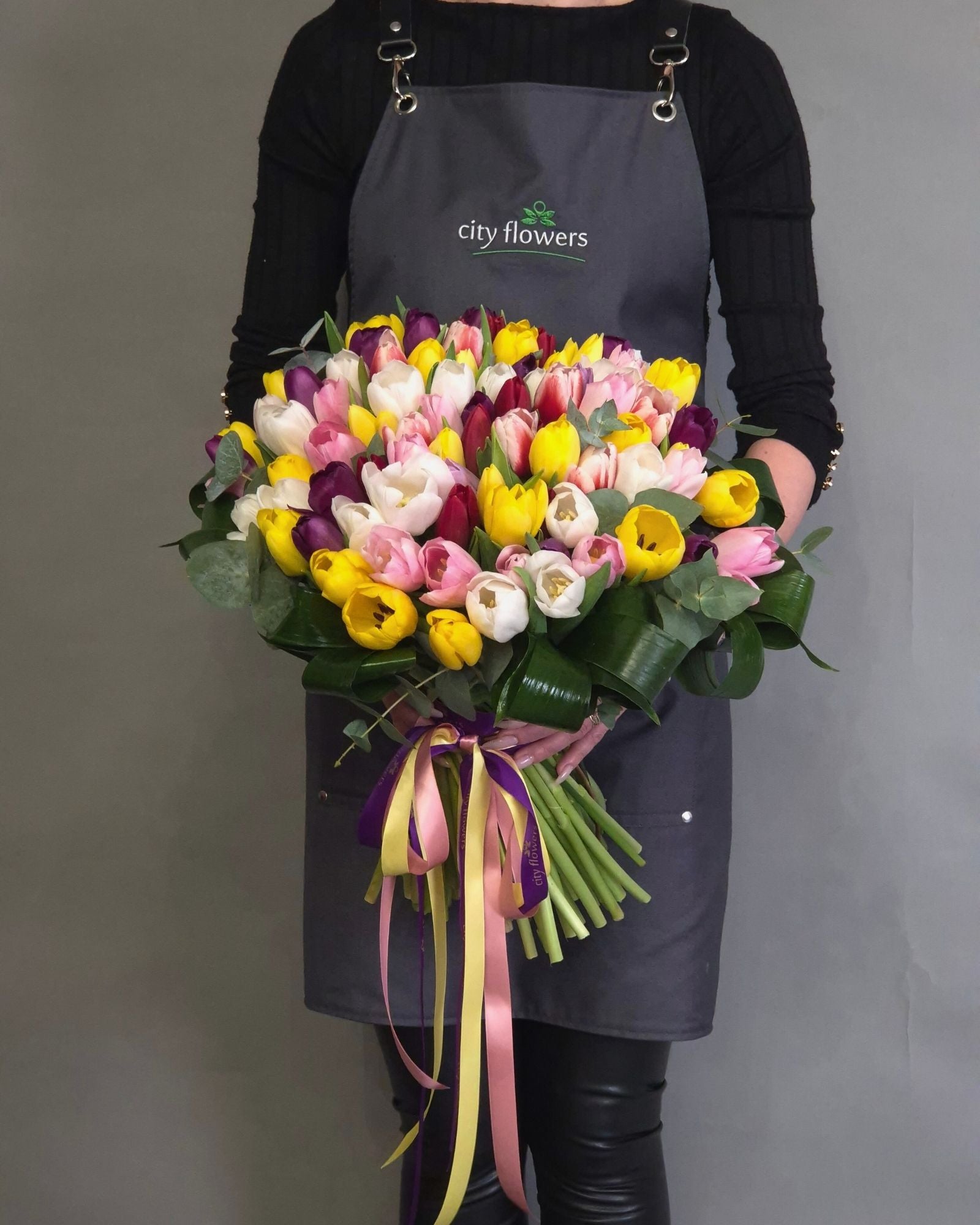 Buchet de flori 99 lalele multicolore