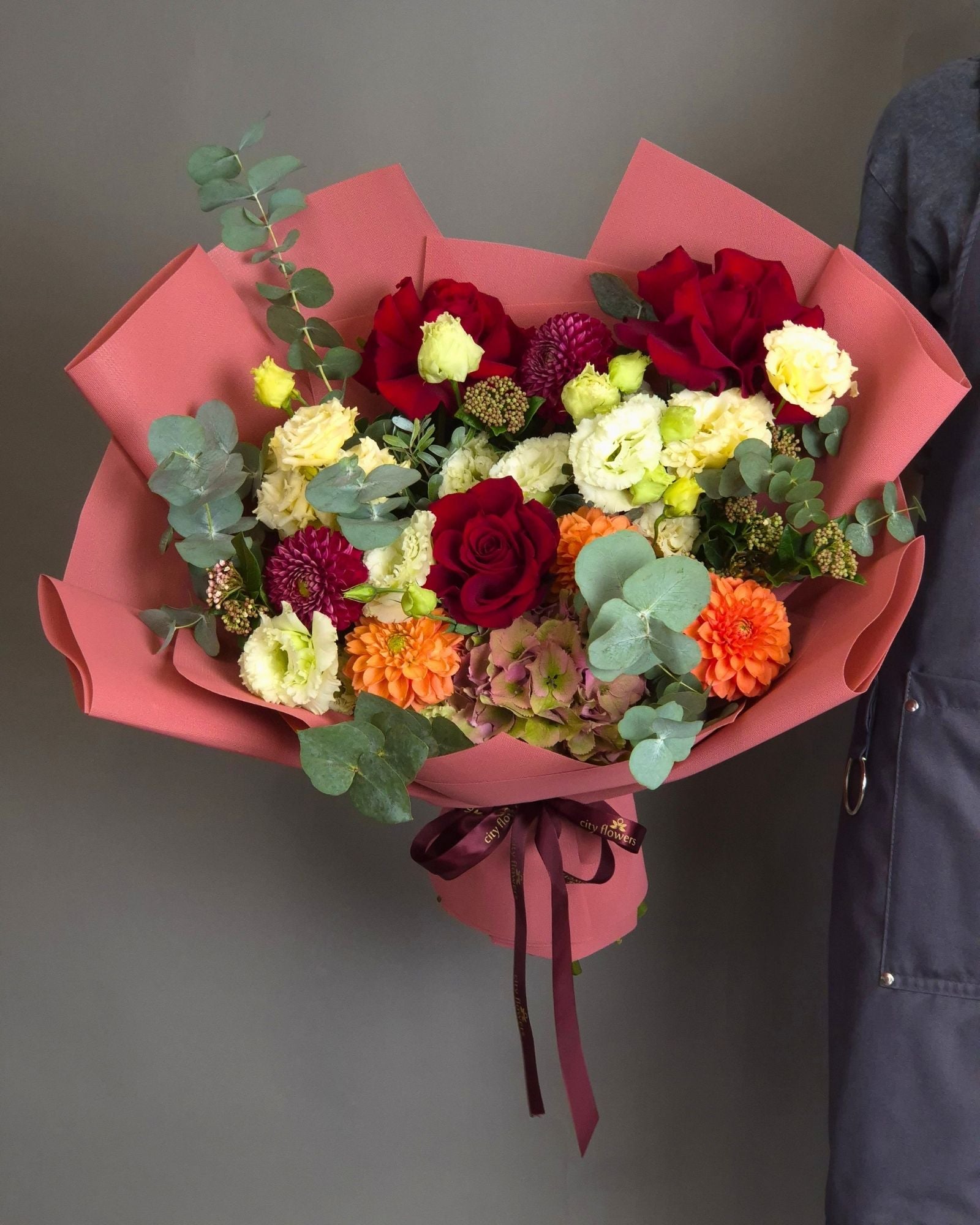 Buchet de flori "Maria's Elegance" – Trandafiri Rosii si Dalii