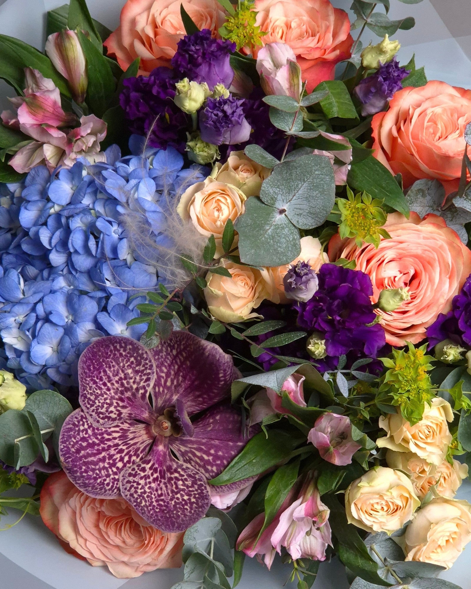 Pachet "Sweet Contrast" - Buchet & Tort Bezea 500 gr