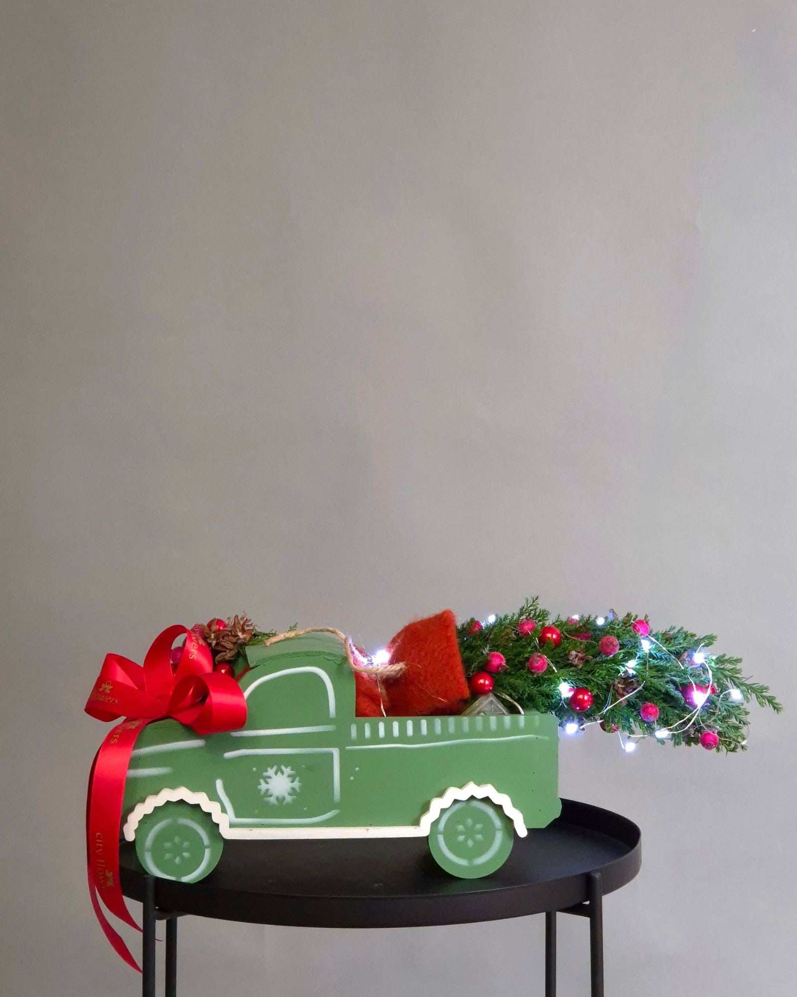 Masinuta din Lemn cu Bradut Natural si Luminite