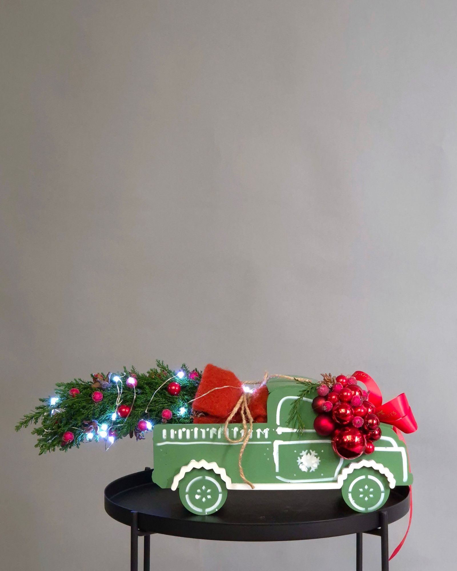 Masinuta din Lemn cu Bradut Natural si Luminite