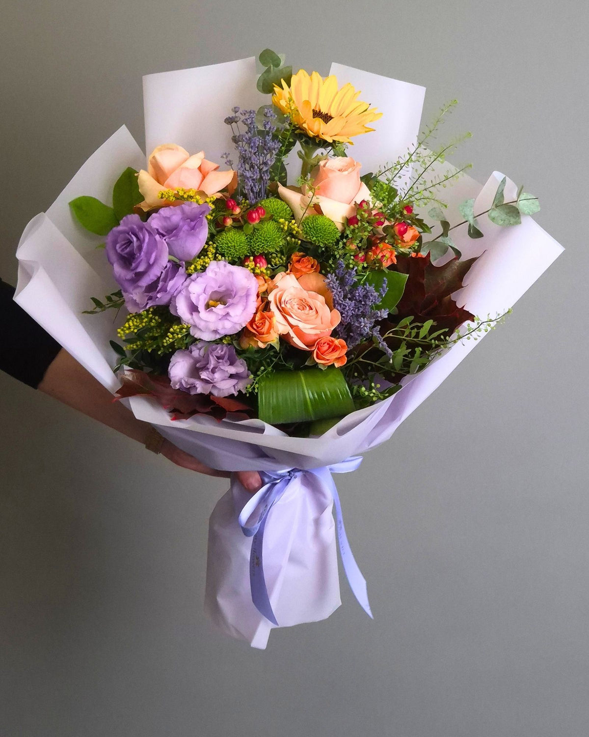 "Sweet Color Passion" Package – Bouquet and Pralines