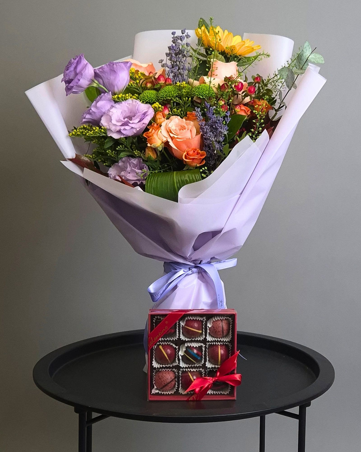 "Sweet Color Passion" Package – Bouquet and Pralines