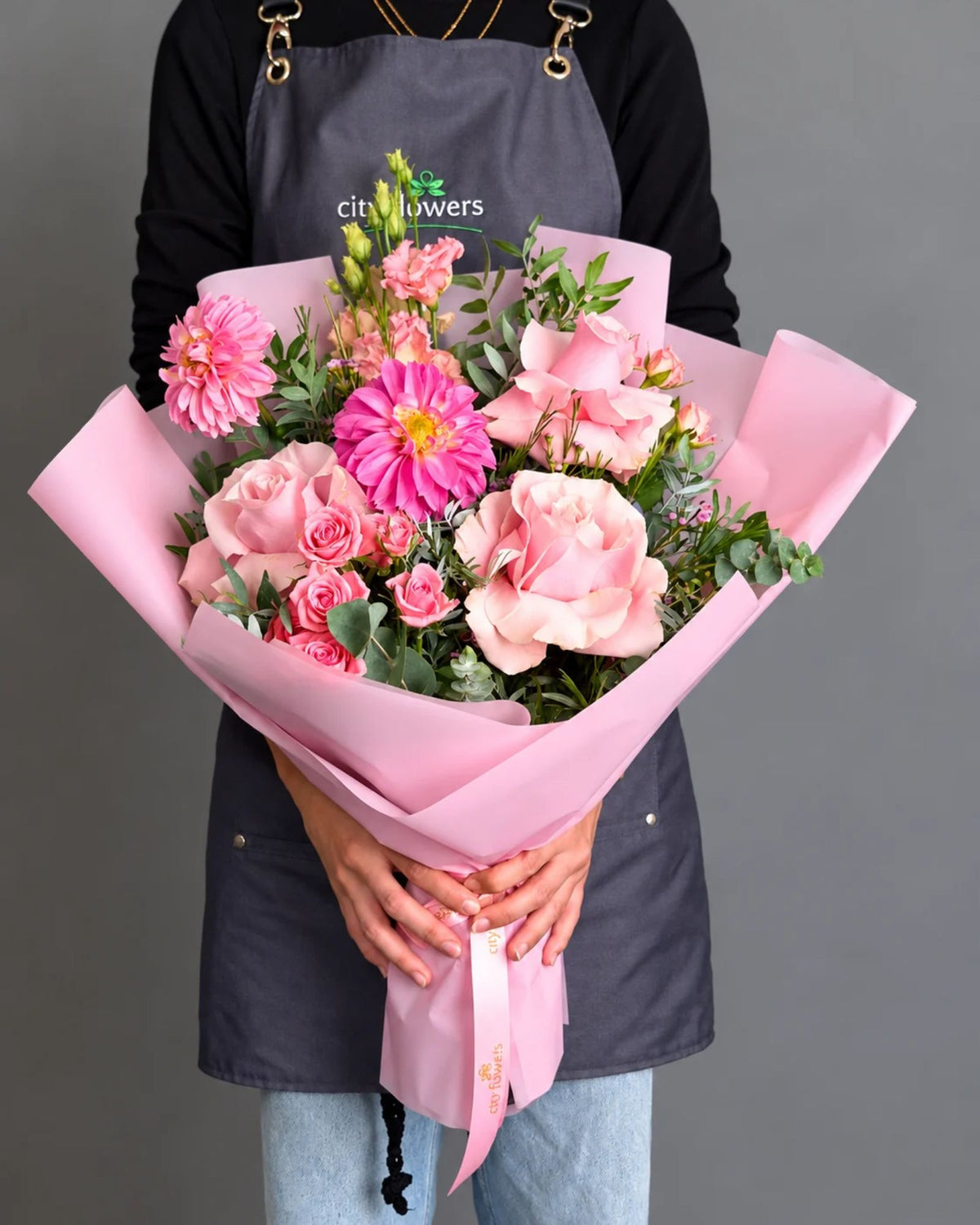 "Sweet Pink Passion" Package – Bouquet and Pralines
