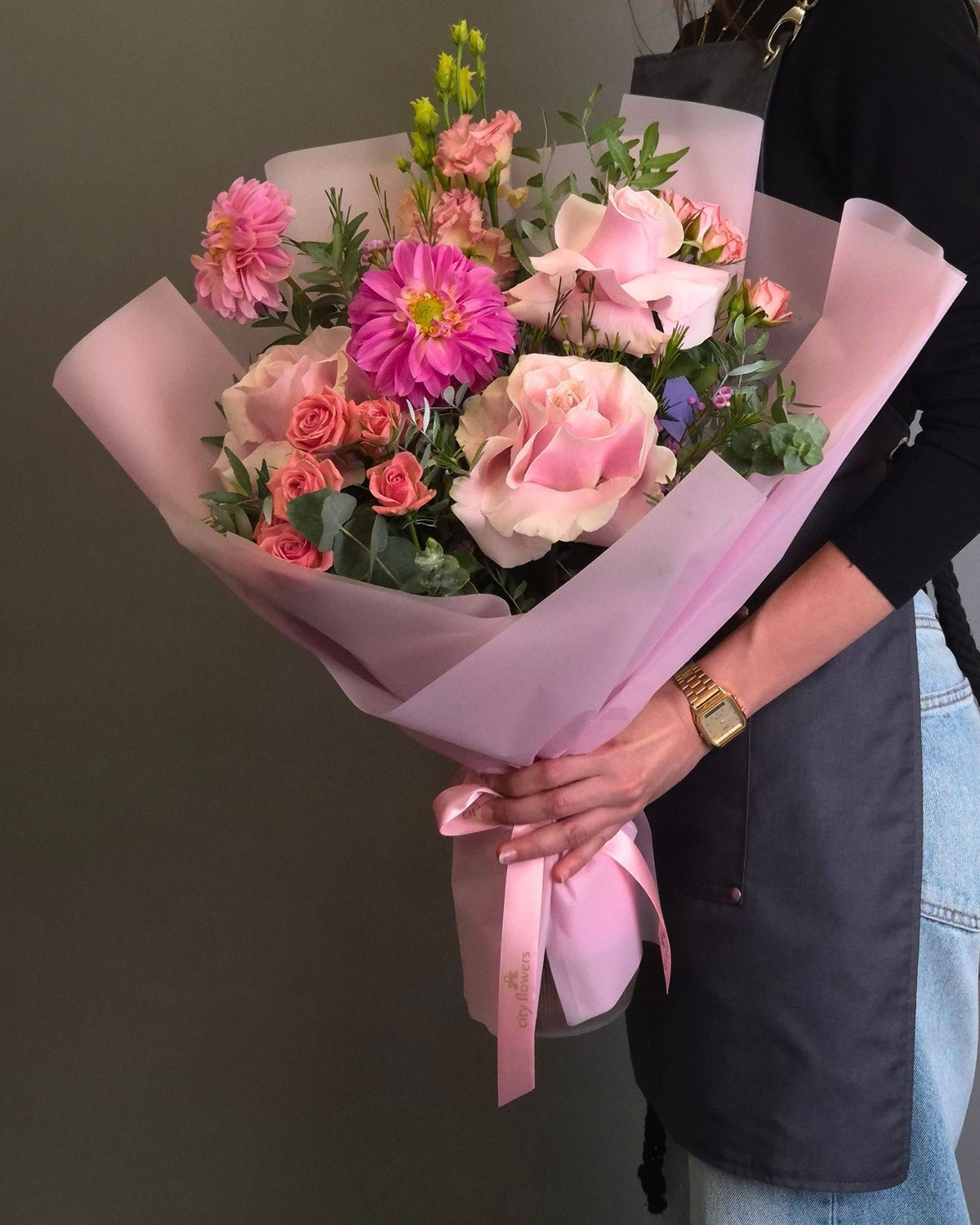 "Sweet Pink Passion" Package – Bouquet and Pralines