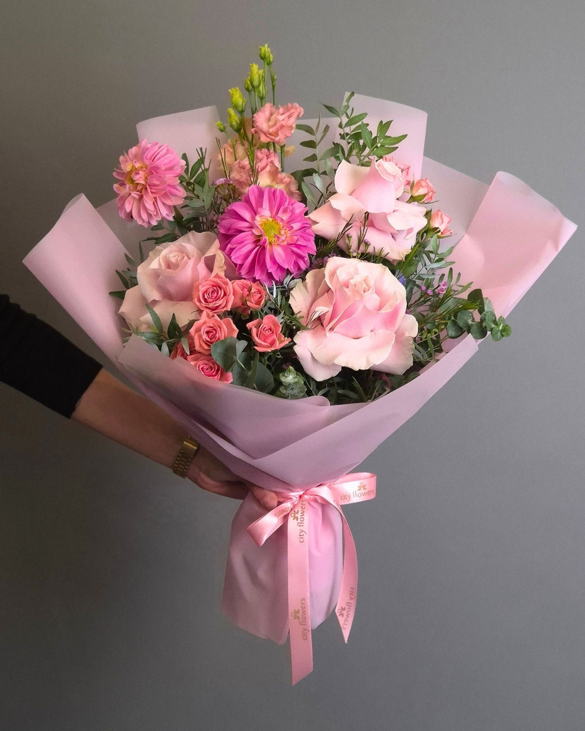 "Sweet Pink Passion" Package – Bouquet and Pralines