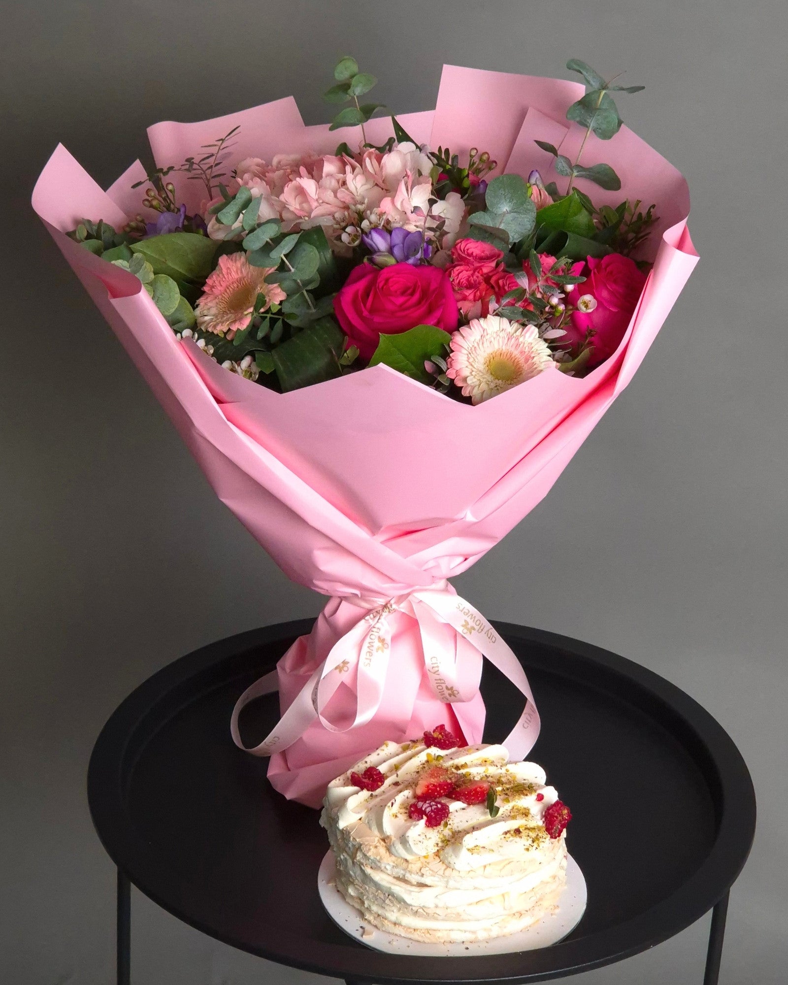 Pachet "Sweet Delight" - Buchet & Tort Bezea 500 gr