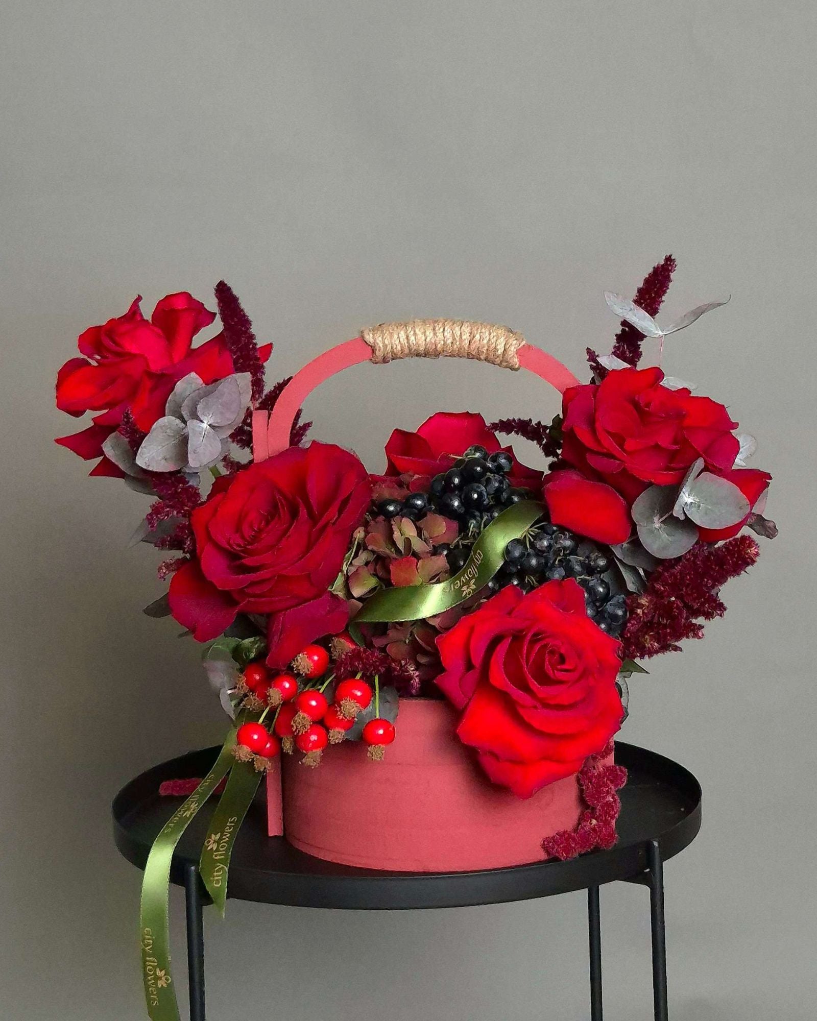 Aranjament Floral "Cosul Abundentei"