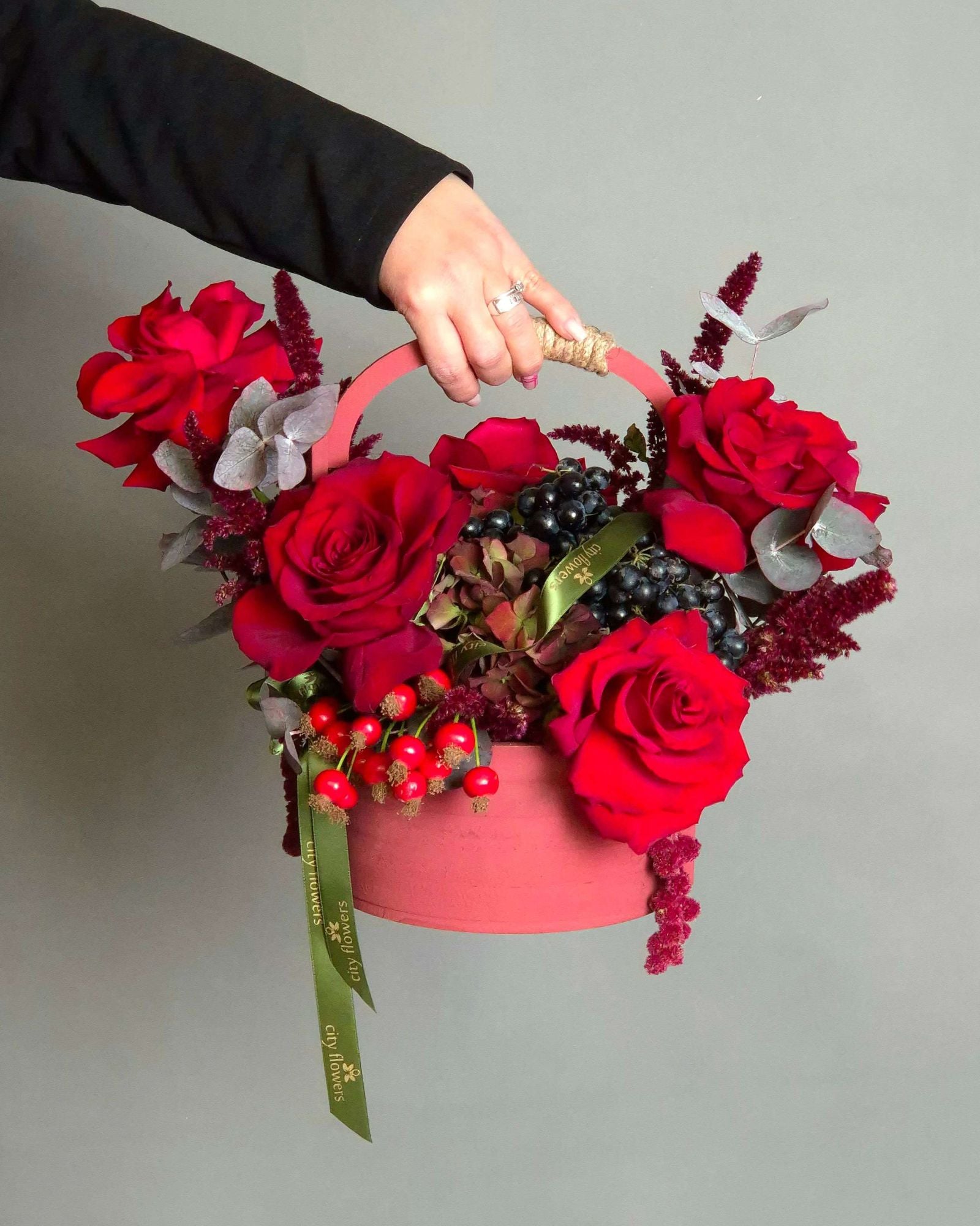 Aranjament Floral "Cosul Abundentei"